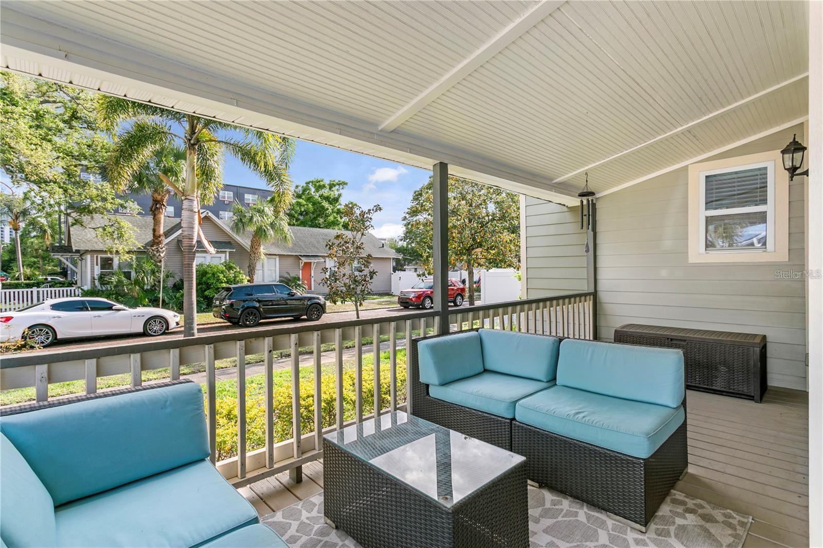 Listing photo id 1 for 802 Dartmoor Street N