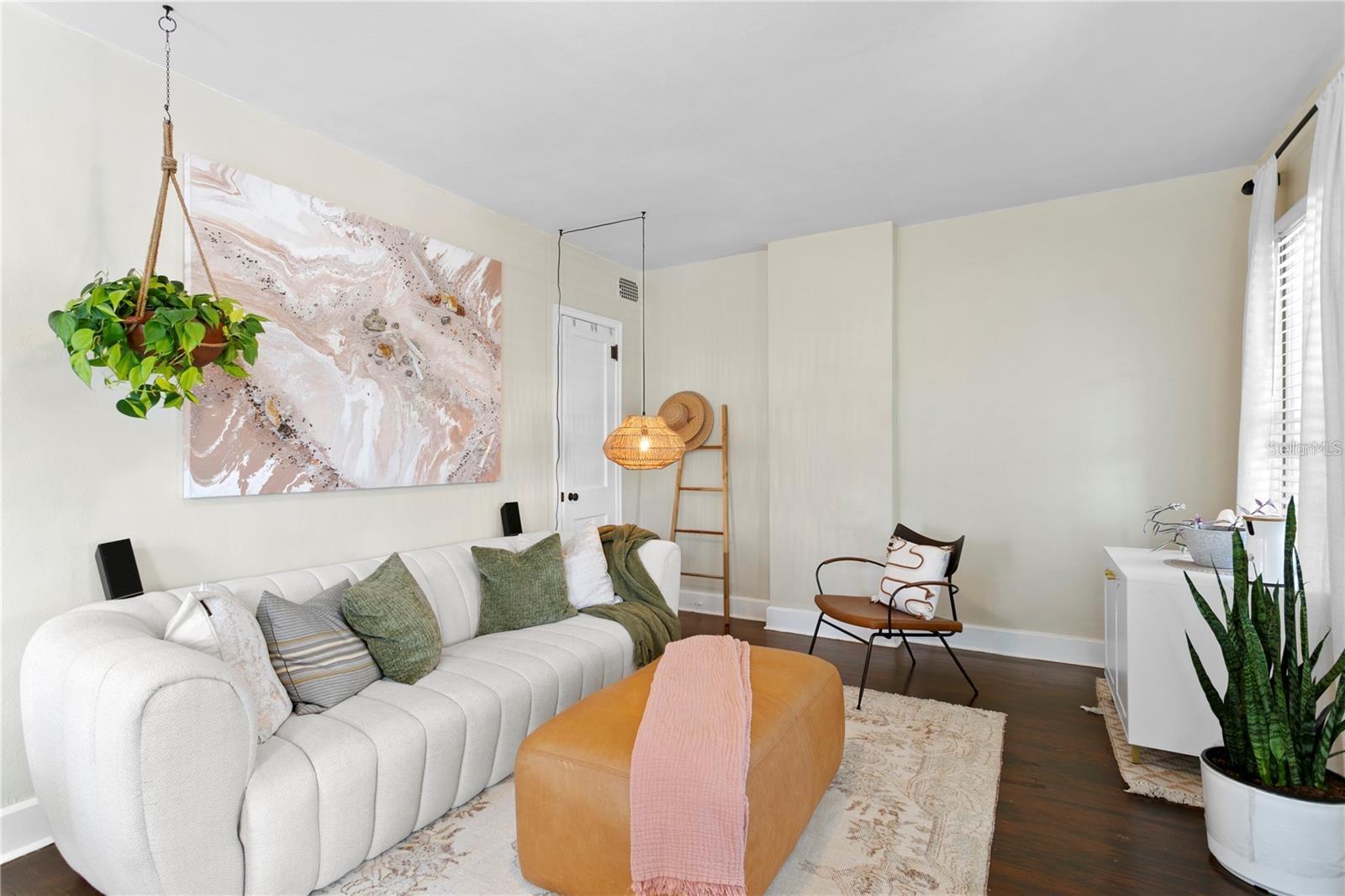 Listing photo id 29 for 802 Dartmoor Street N