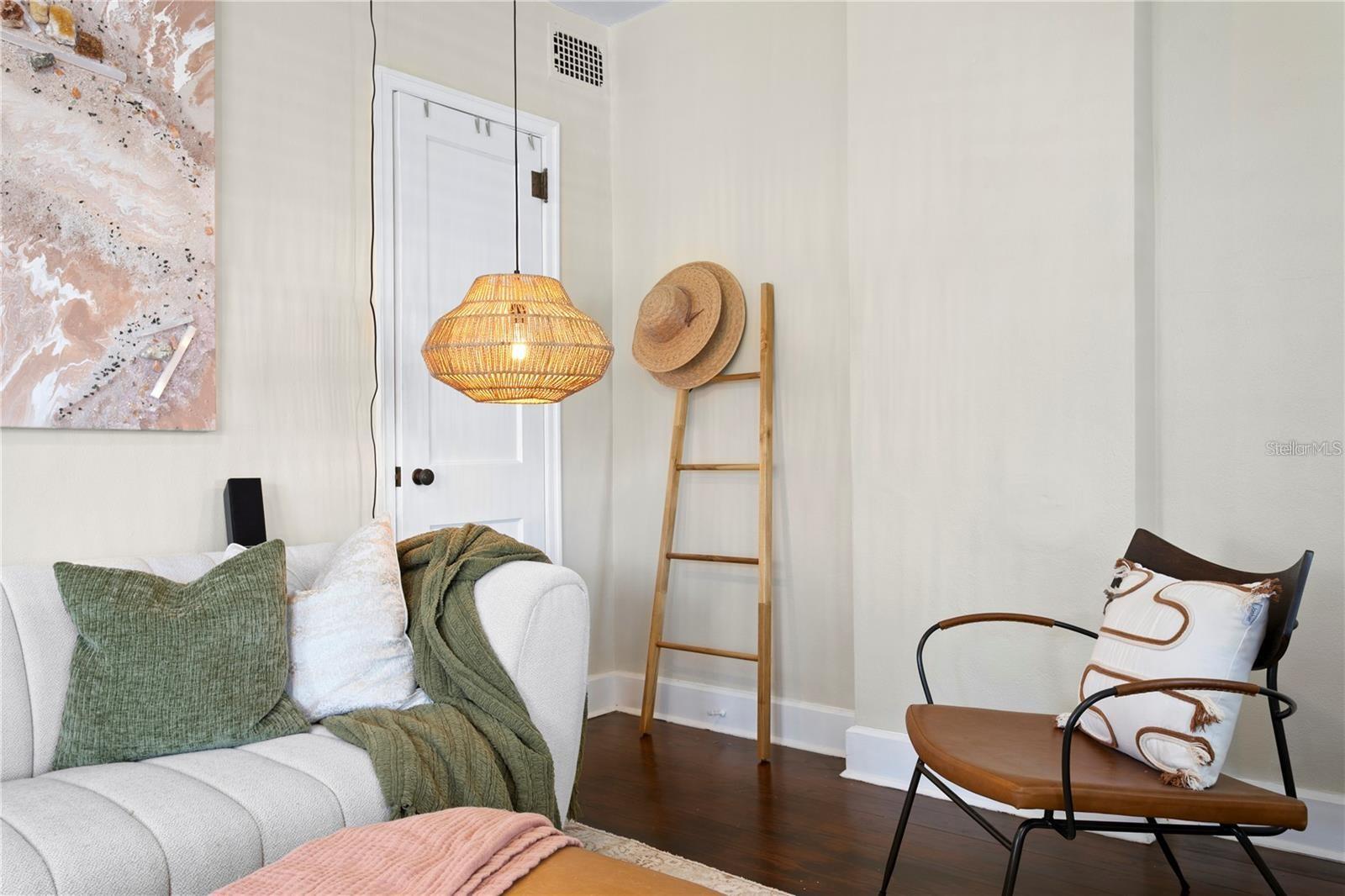 Listing photo id 30 for 802 Dartmoor Street N