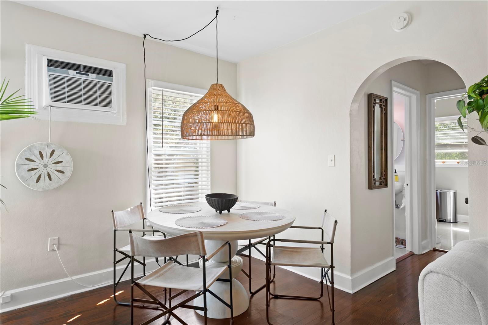 Listing photo id 34 for 802 Dartmoor Street N