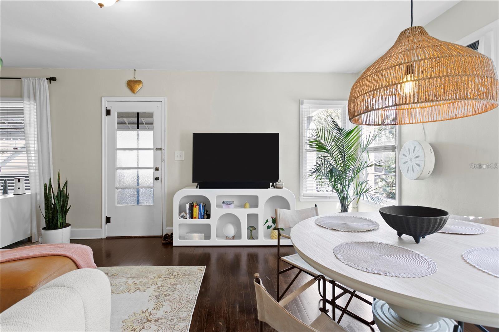 Listing photo id 35 for 802 Dartmoor Street N