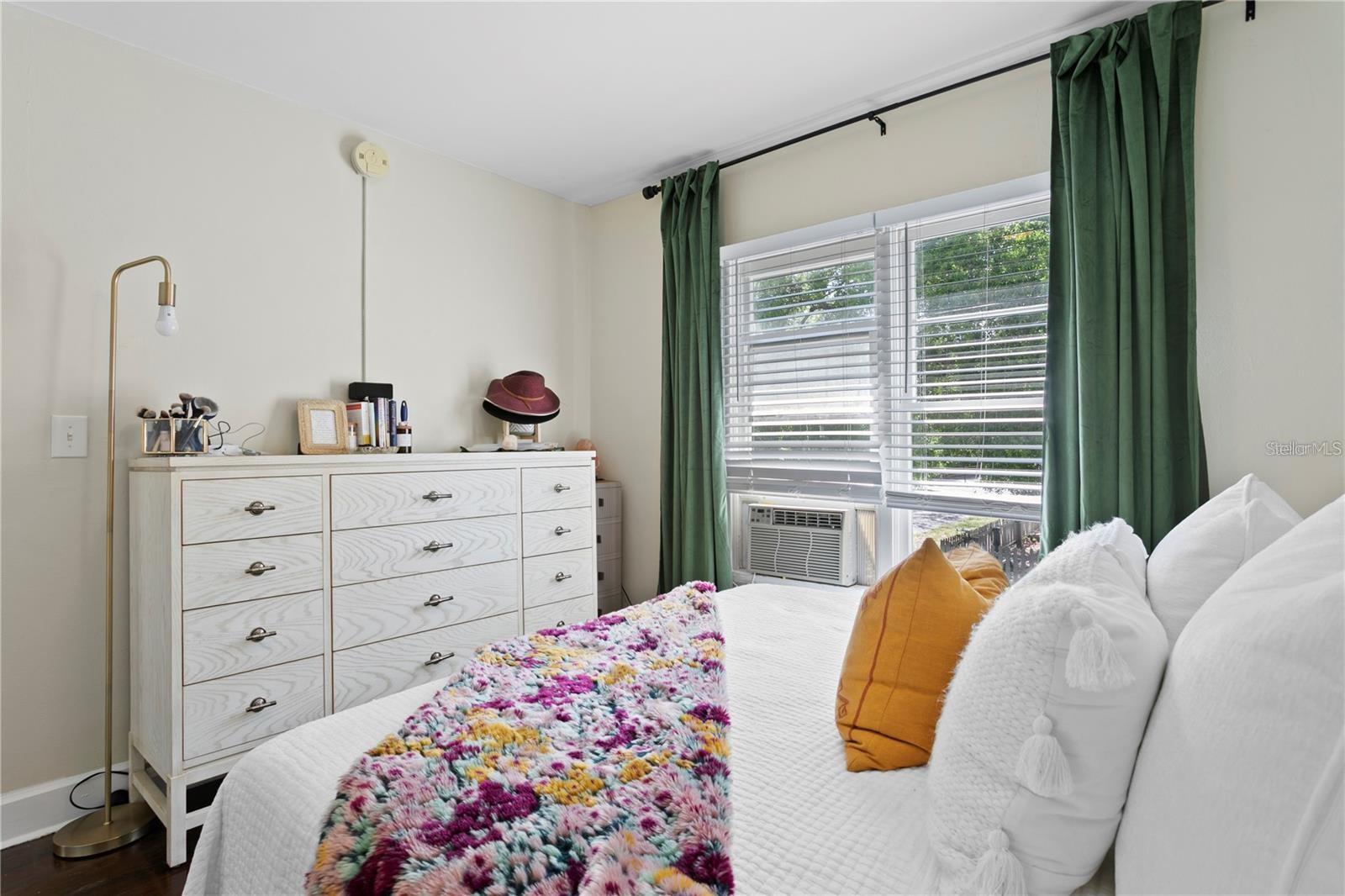 Listing photo id 37 for 802 Dartmoor Street N