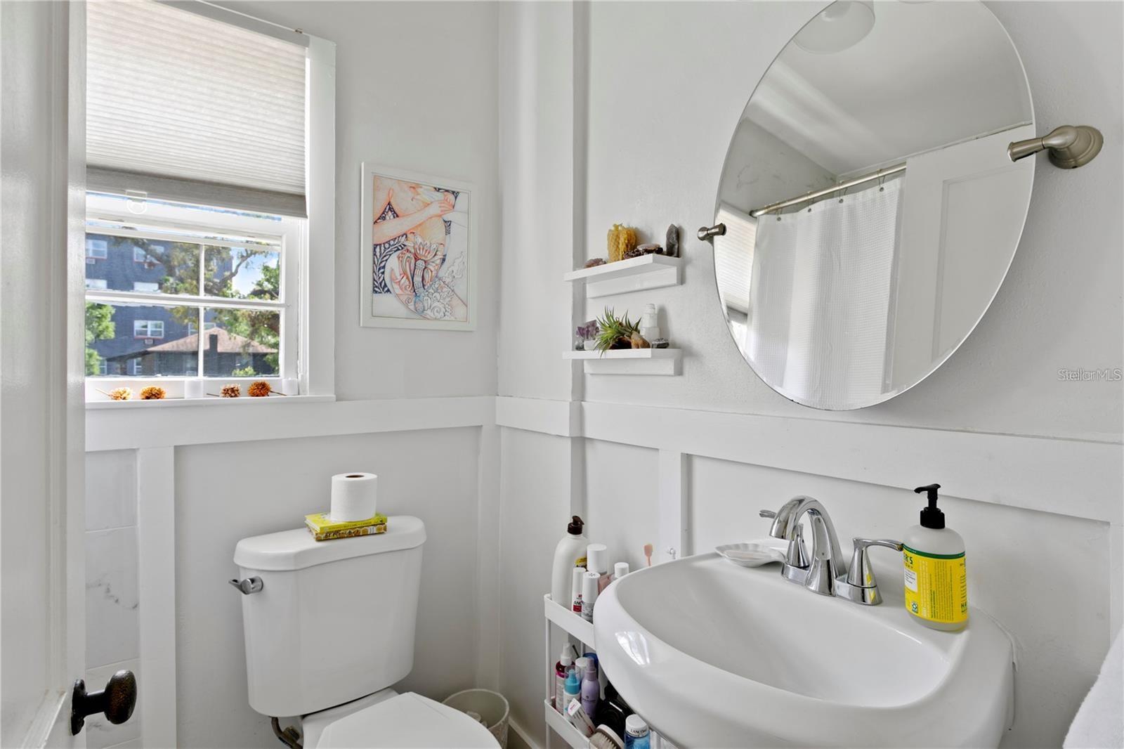 Listing photo id 39 for 802 Dartmoor Street N