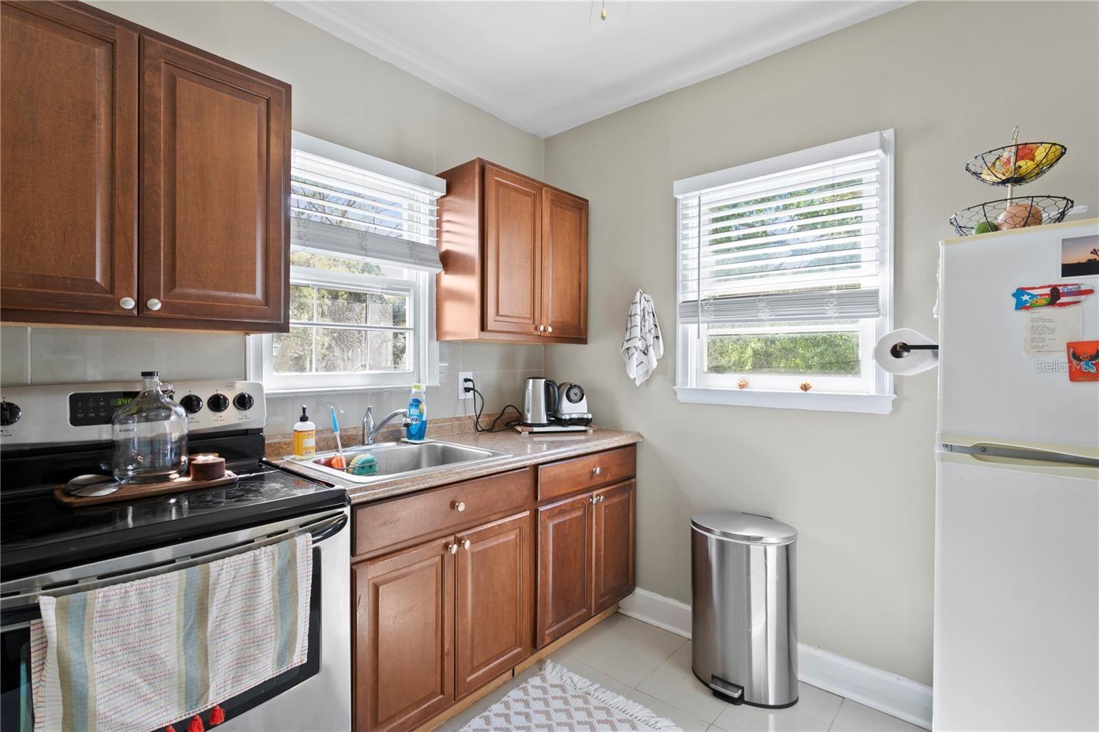 Listing photo id 40 for 802 Dartmoor Street N