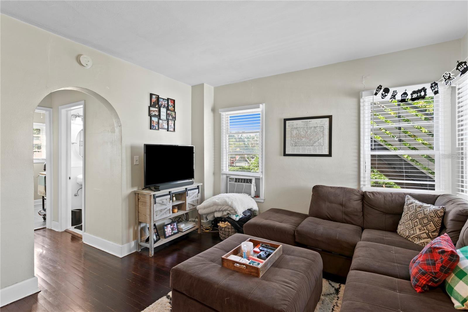 Listing photo id 42 for 802 Dartmoor Street N