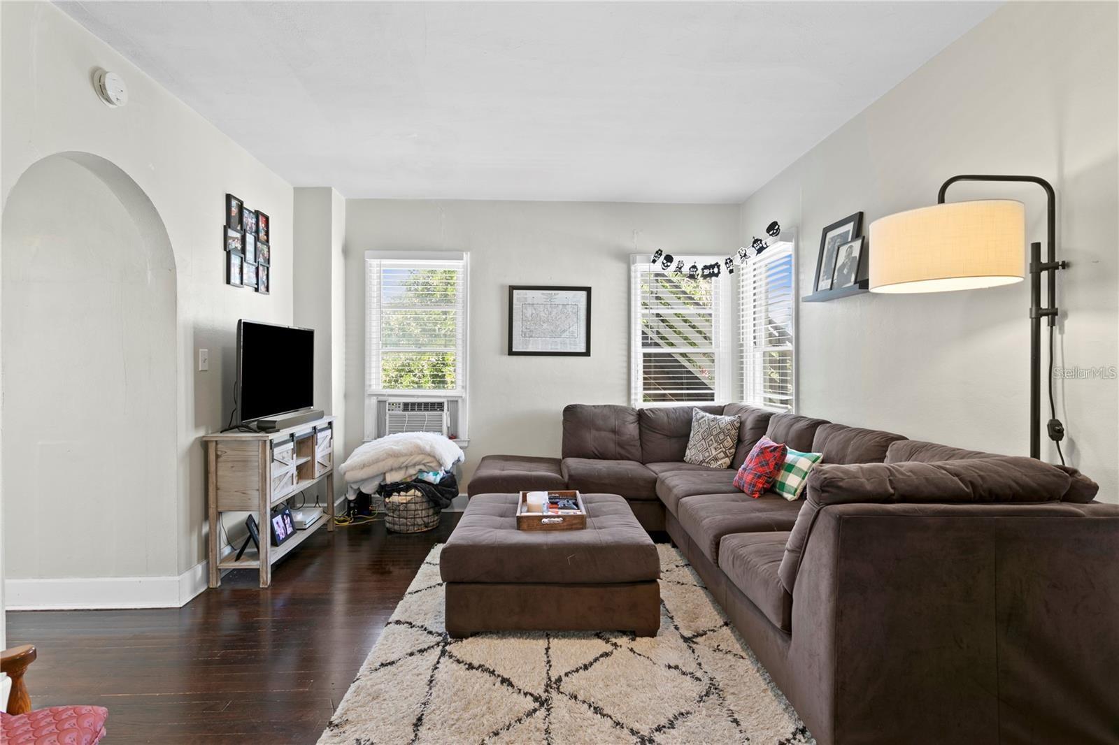 Listing photo id 43 for 802 Dartmoor Street N