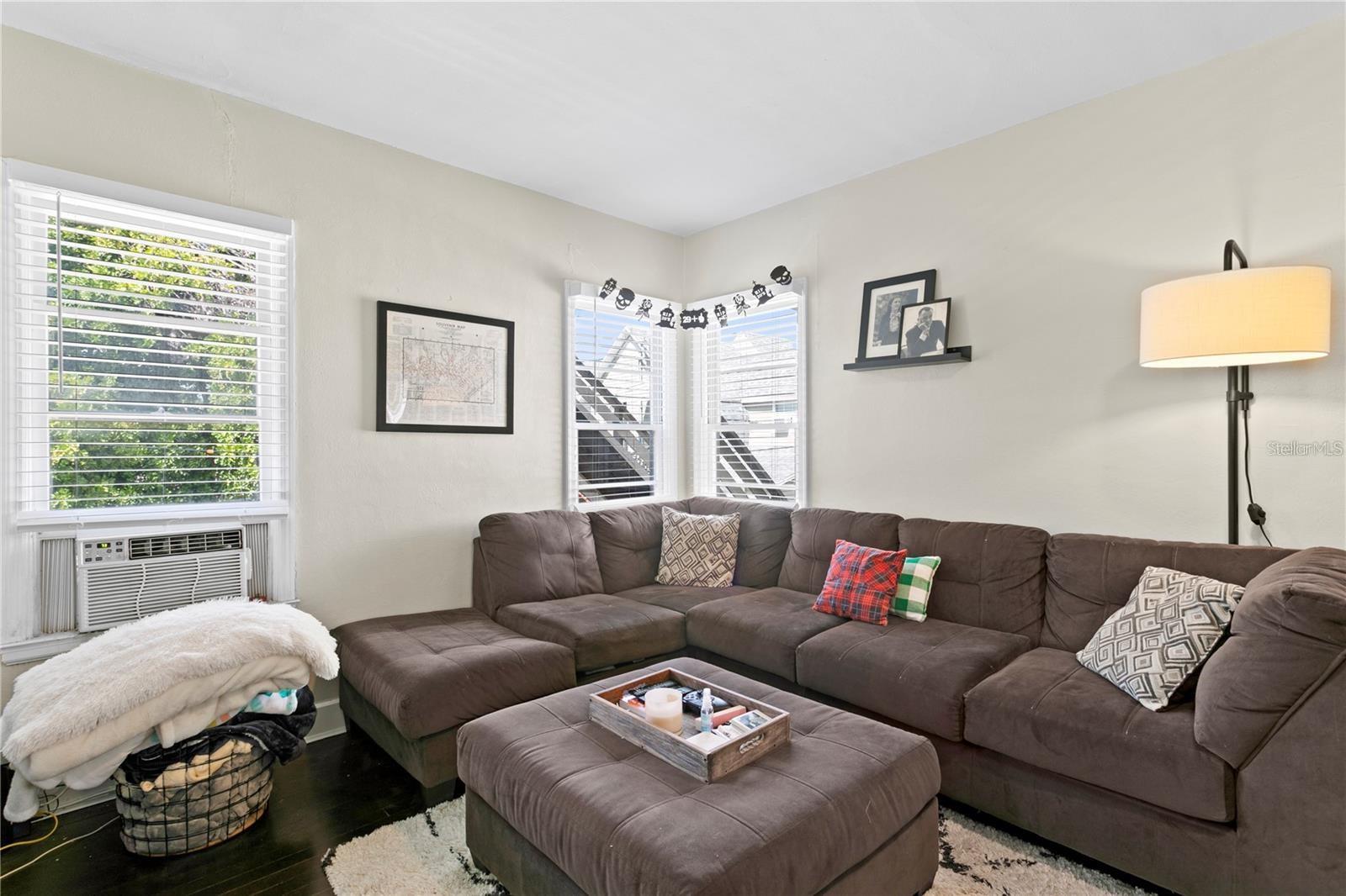 Listing photo id 44 for 802 Dartmoor Street N