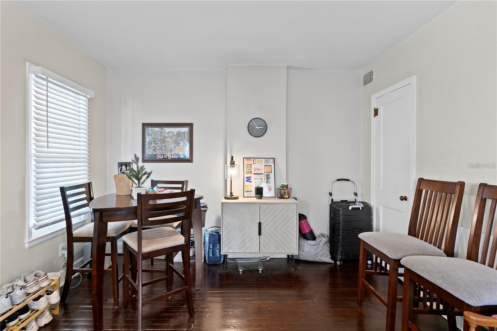 Listing photo id 46 for 802 Dartmoor Street N