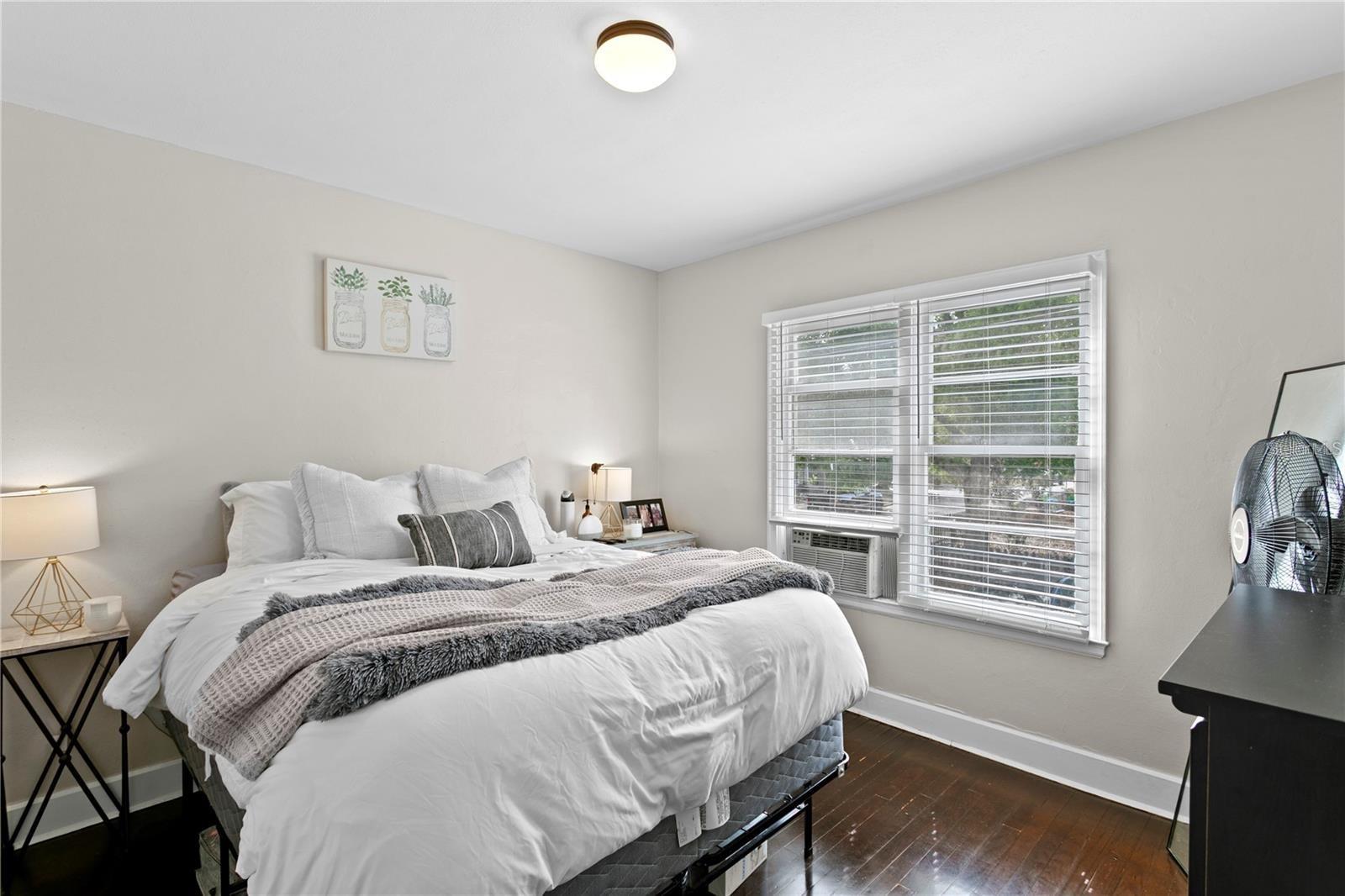 Listing photo id 47 for 802 Dartmoor Street N