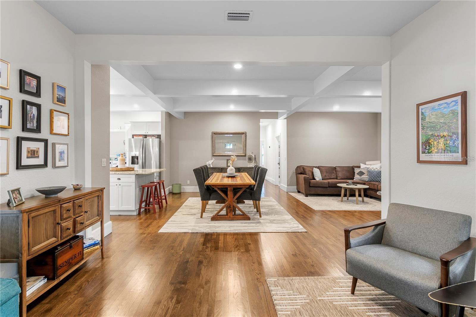 Listing photo id 3 for 802 Dartmoor Street N