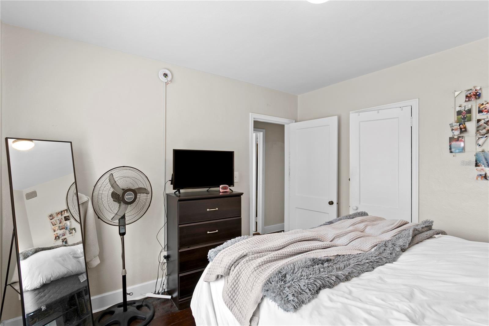 Listing photo id 48 for 802 Dartmoor Street N