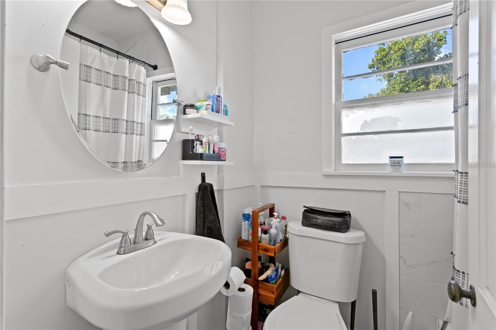 Listing photo id 49 for 802 Dartmoor Street N