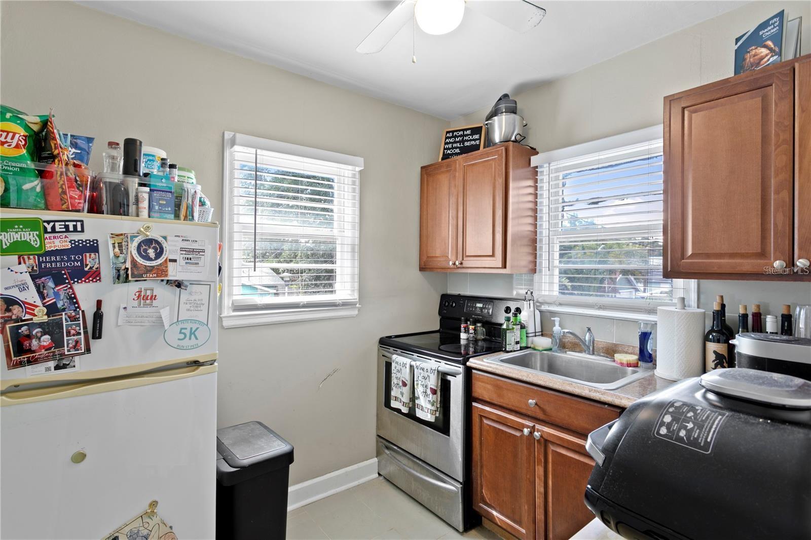 Listing photo id 50 for 802 Dartmoor Street N