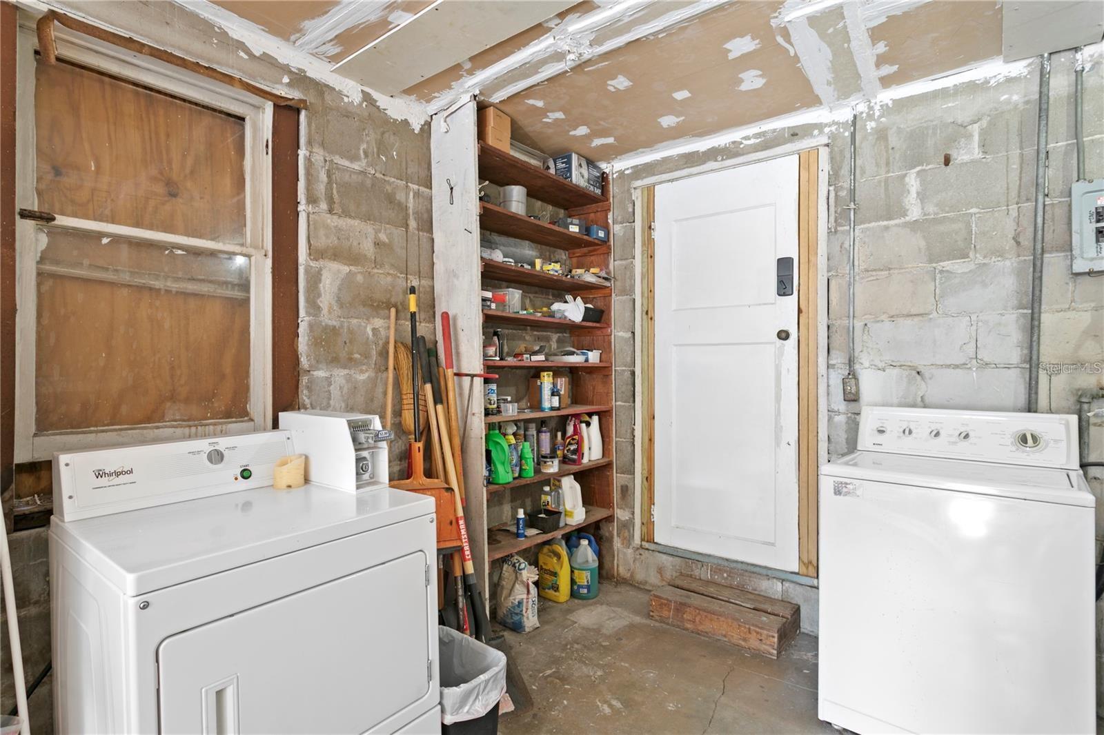 Listing photo id 52 for 802 Dartmoor Street N