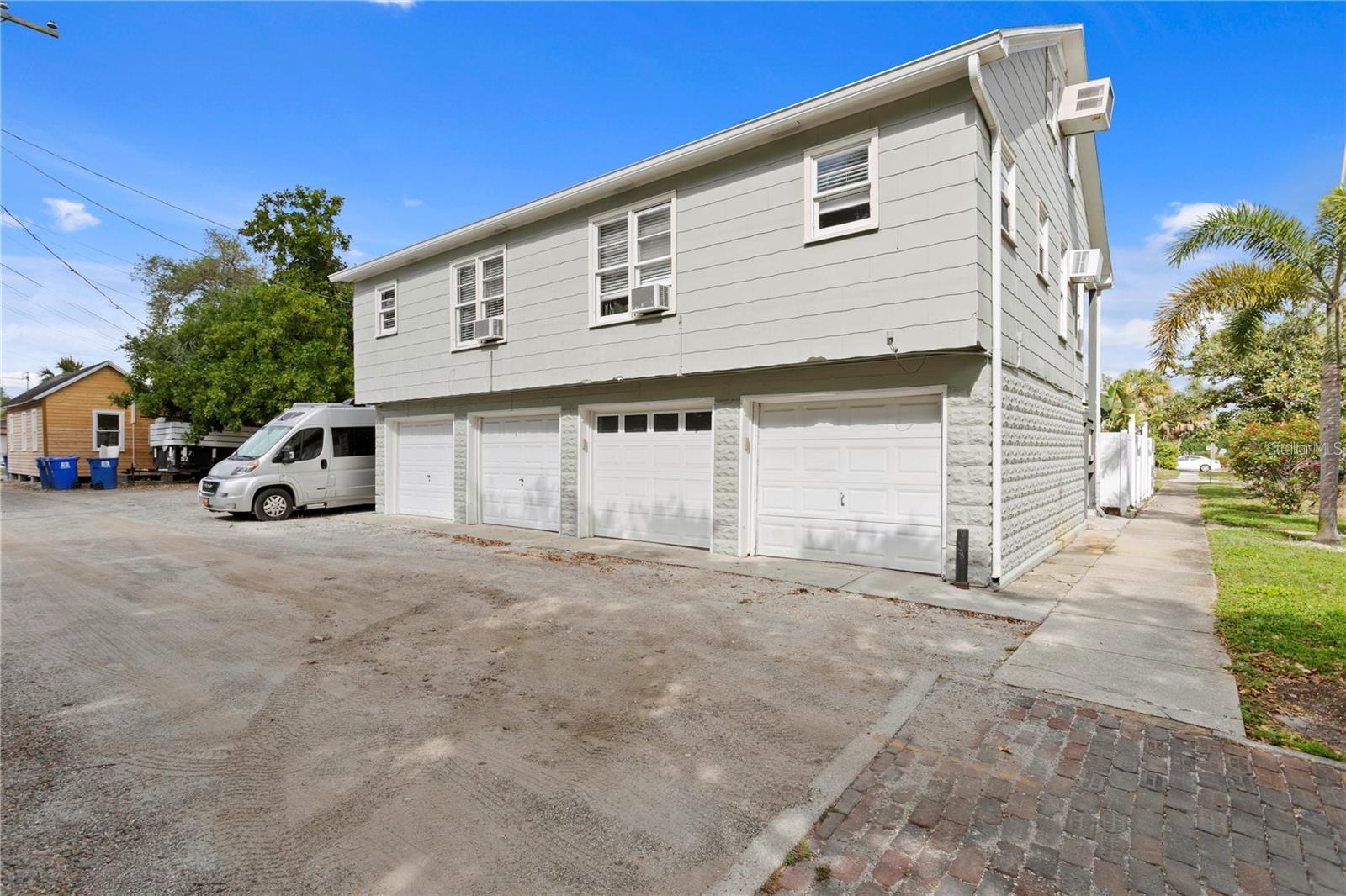 Listing photo id 55 for 802 Dartmoor Street N