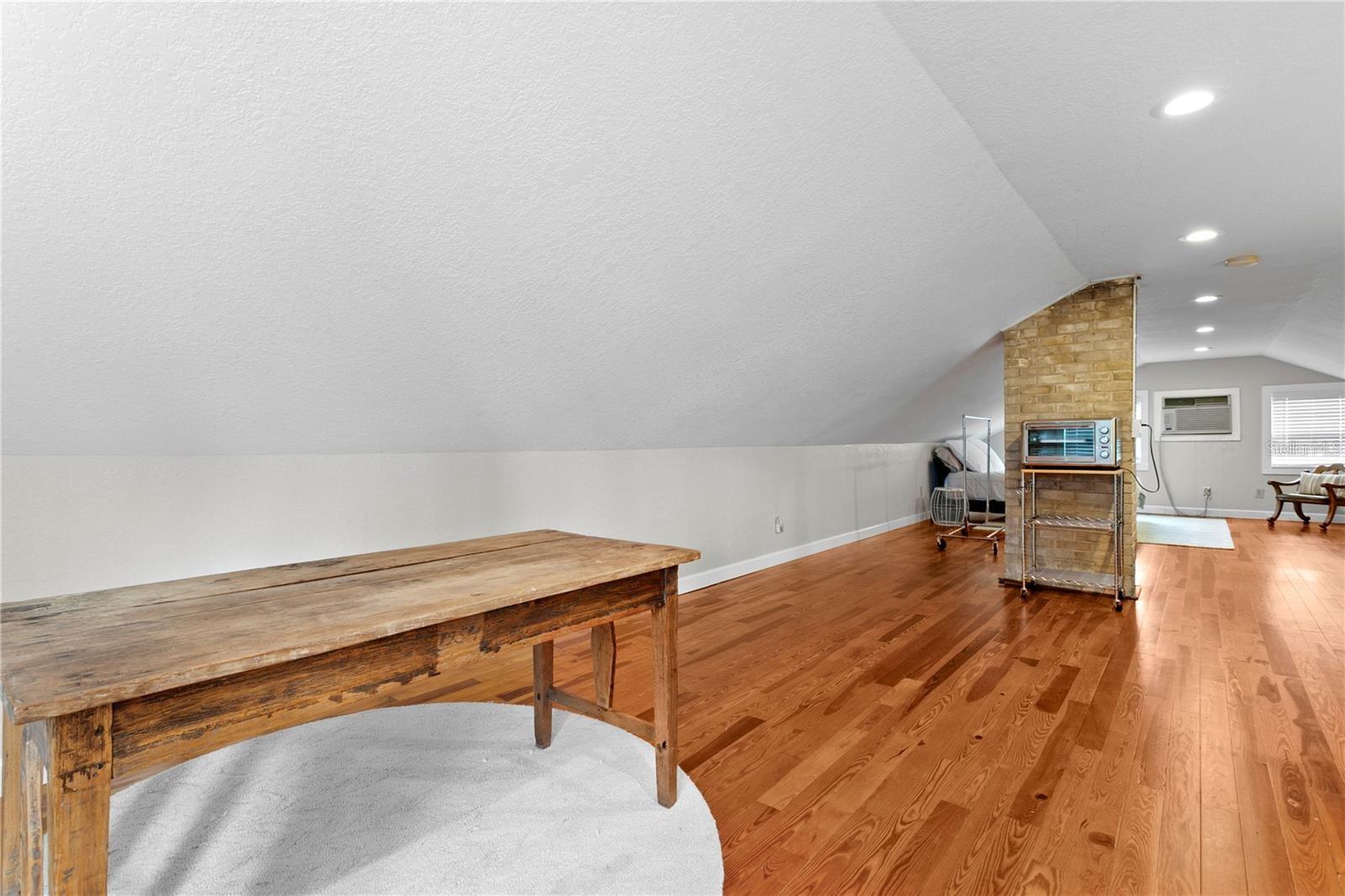 Listing photo id 60 for 802 Dartmoor Street N