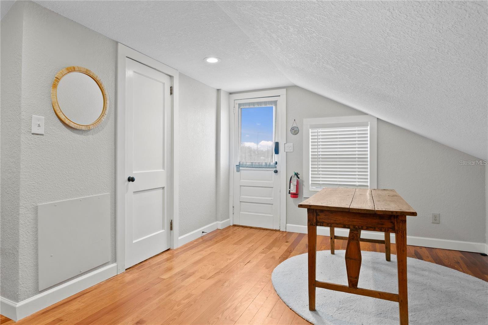 Listing photo id 61 for 802 Dartmoor Street N