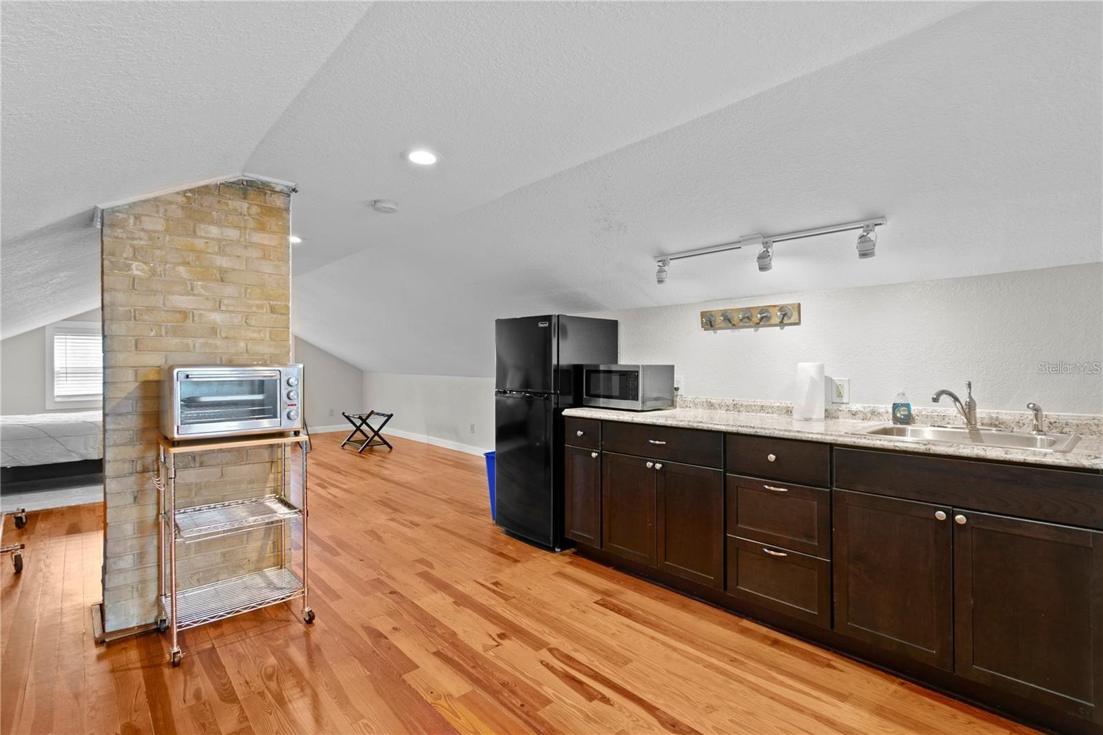 Listing photo id 62 for 802 Dartmoor Street N