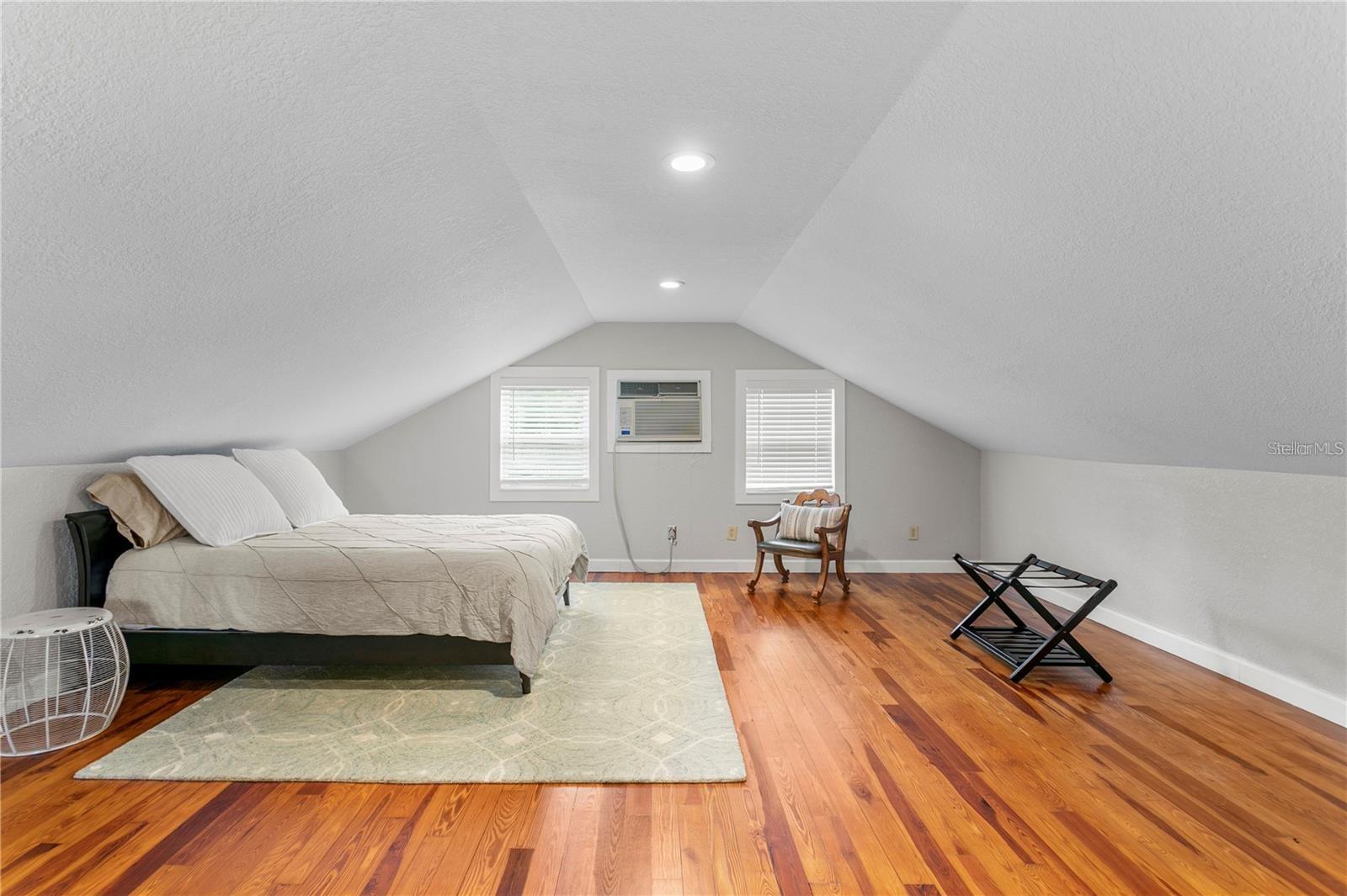 Listing photo id 65 for 802 Dartmoor Street N