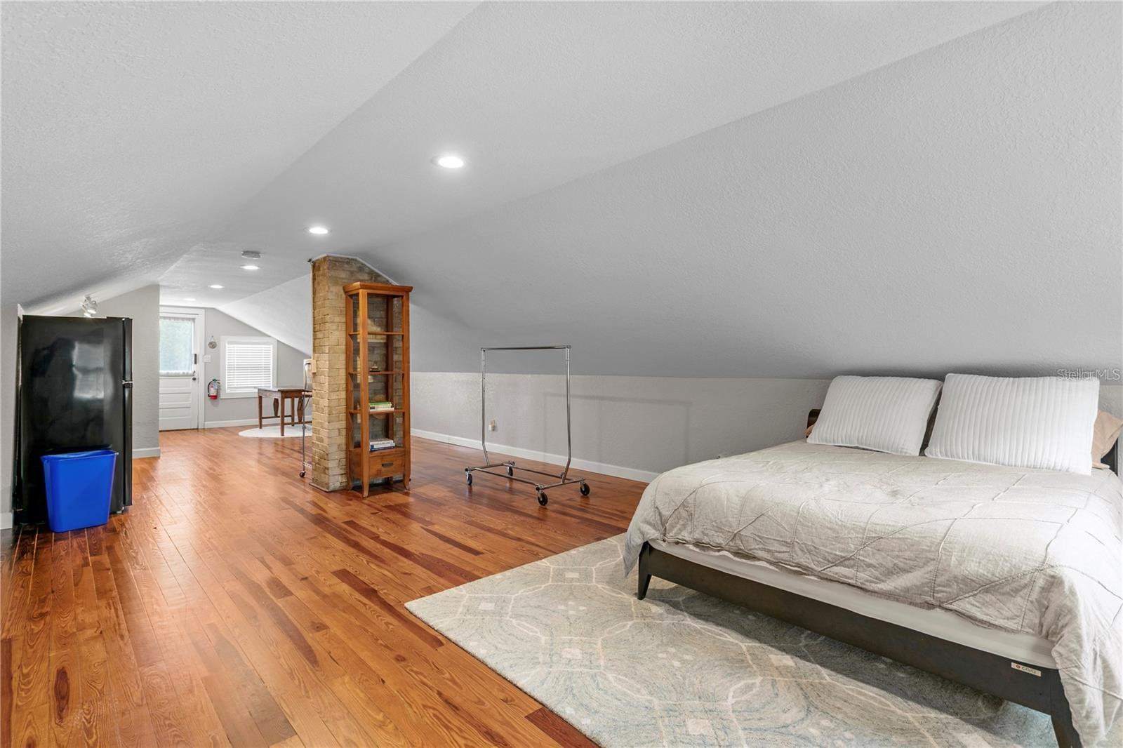 Listing photo id 68 for 802 Dartmoor Street N