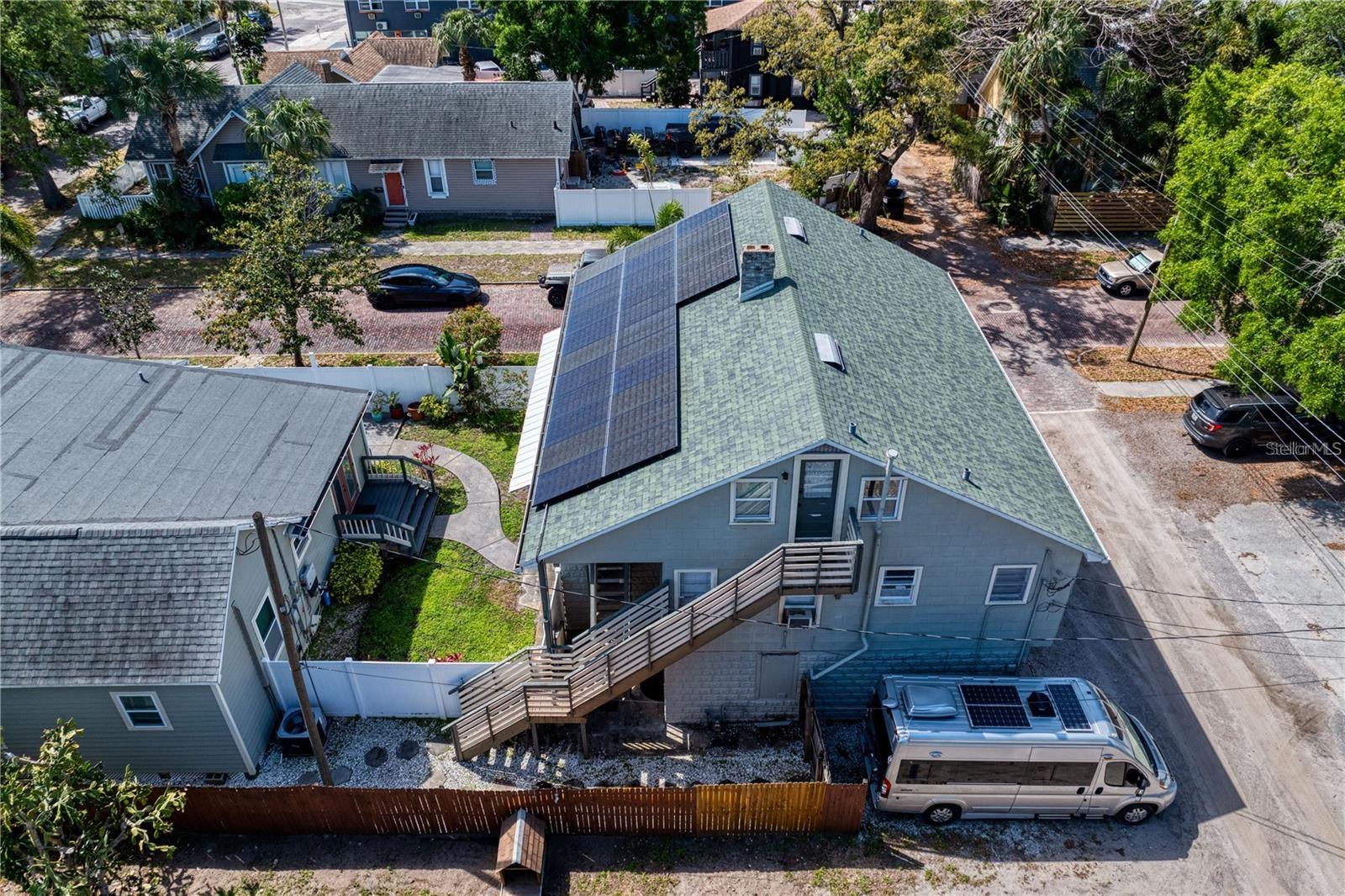 Listing photo id 77 for 802 Dartmoor Street N