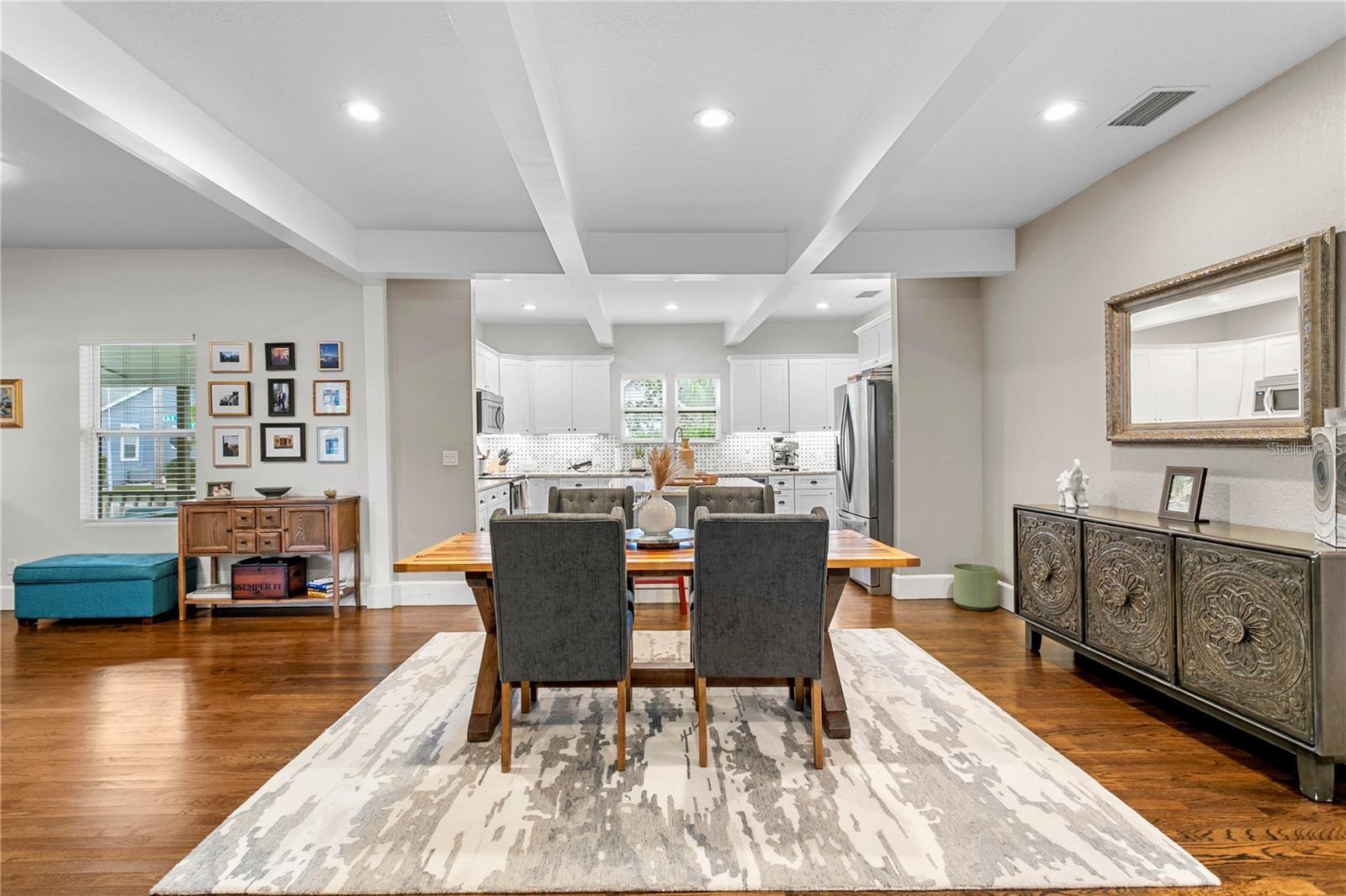 Listing photo id 6 for 802 Dartmoor Street N