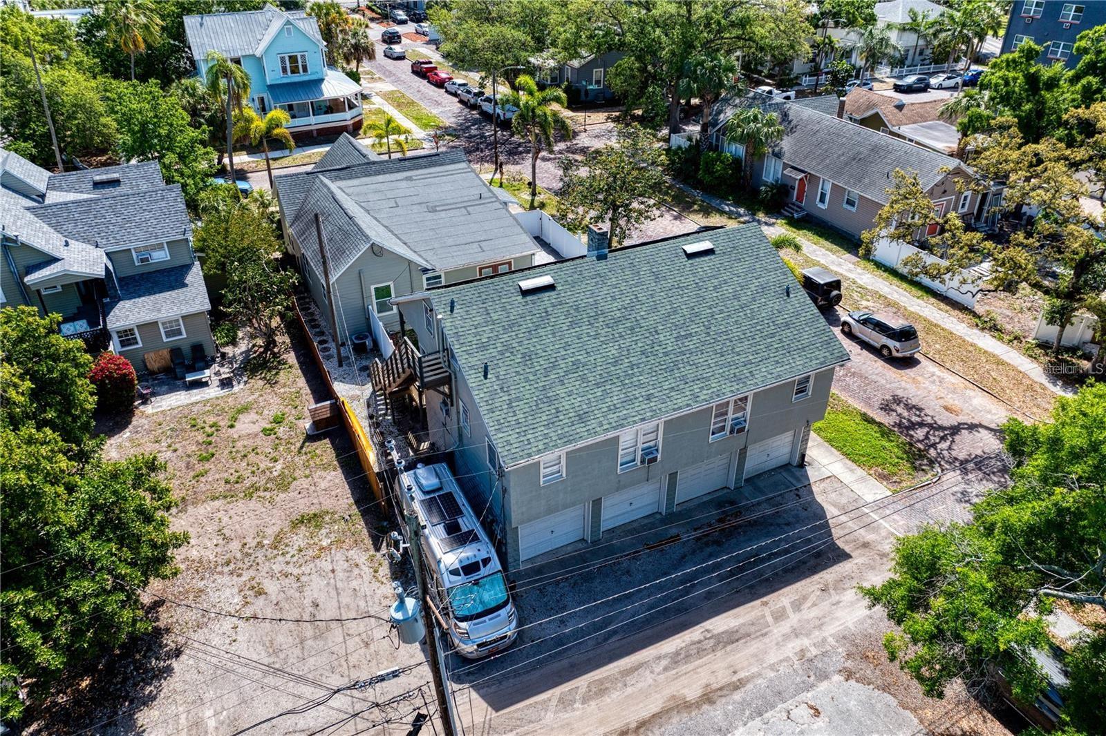 Listing photo id 78 for 802 Dartmoor Street N