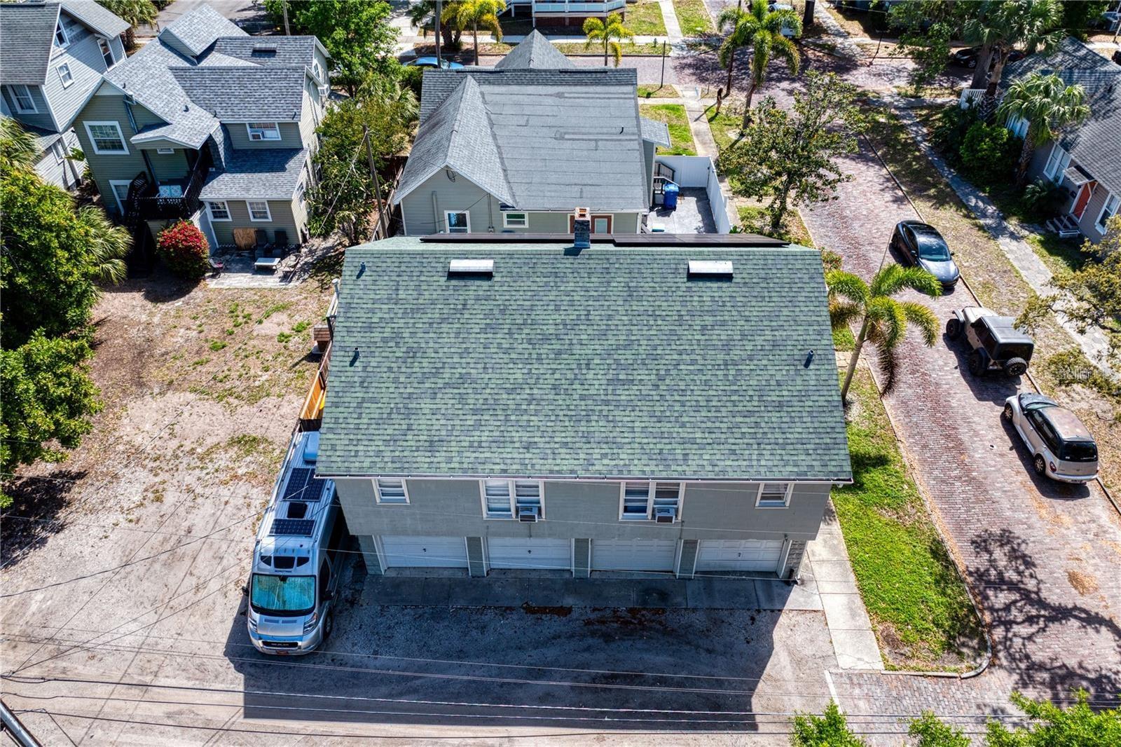 Listing photo id 79 for 802 Dartmoor Street N