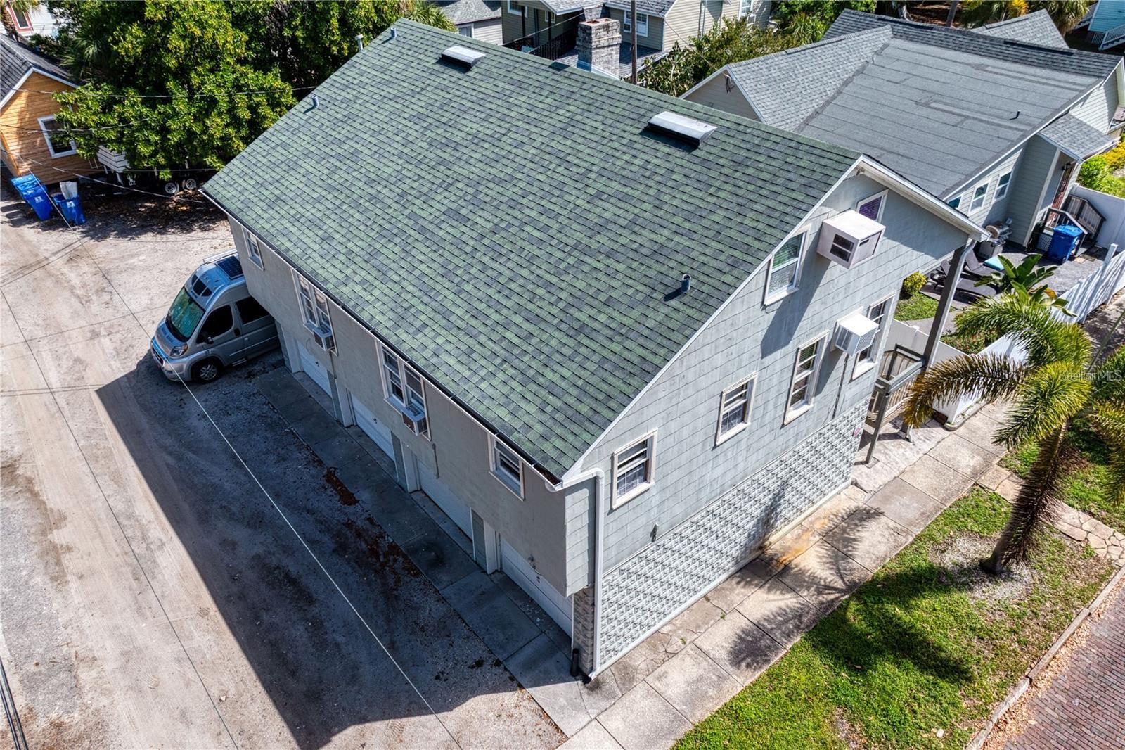 Listing photo id 80 for 802 Dartmoor Street N