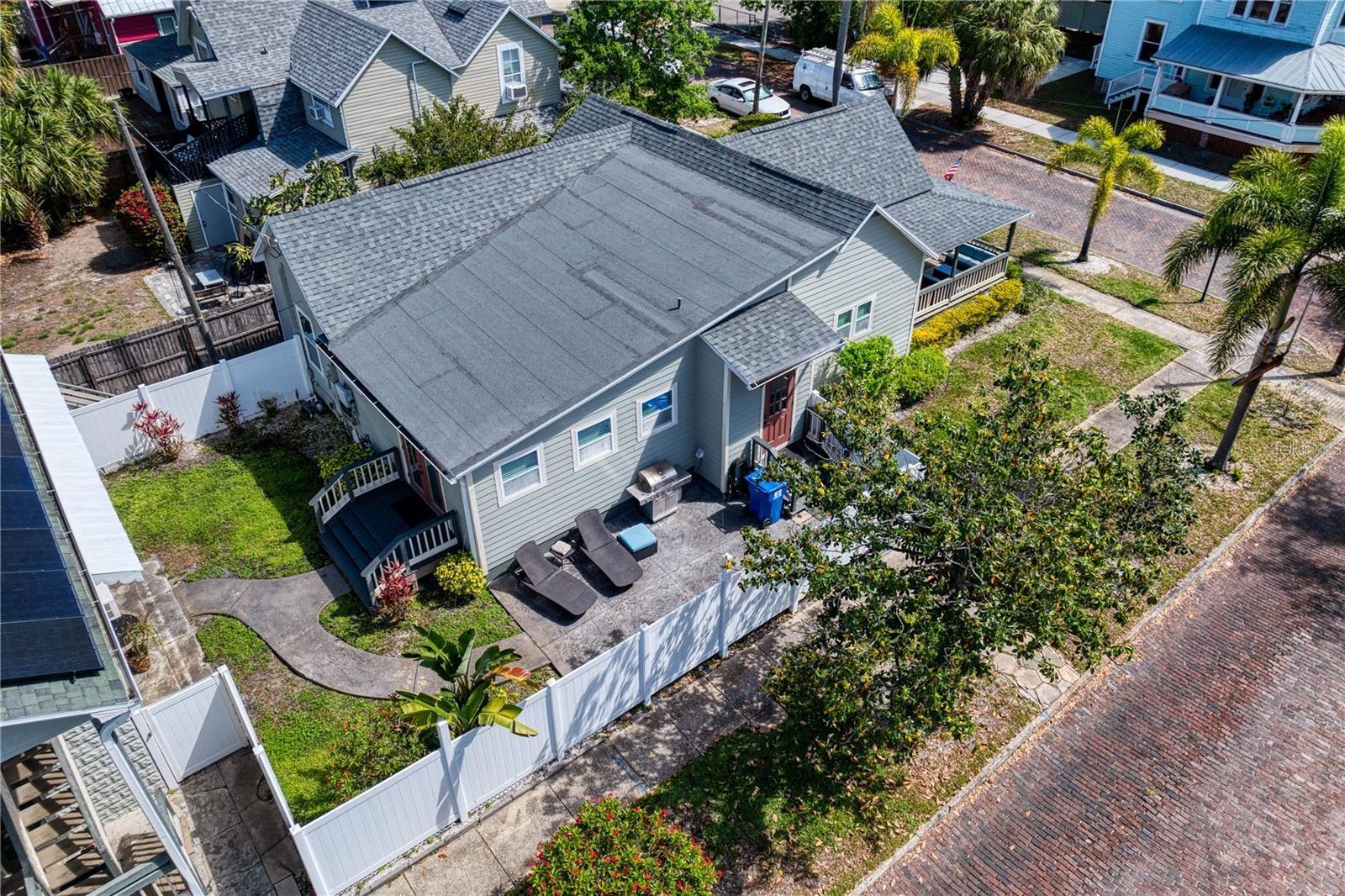 Listing photo id 84 for 802 Dartmoor Street N