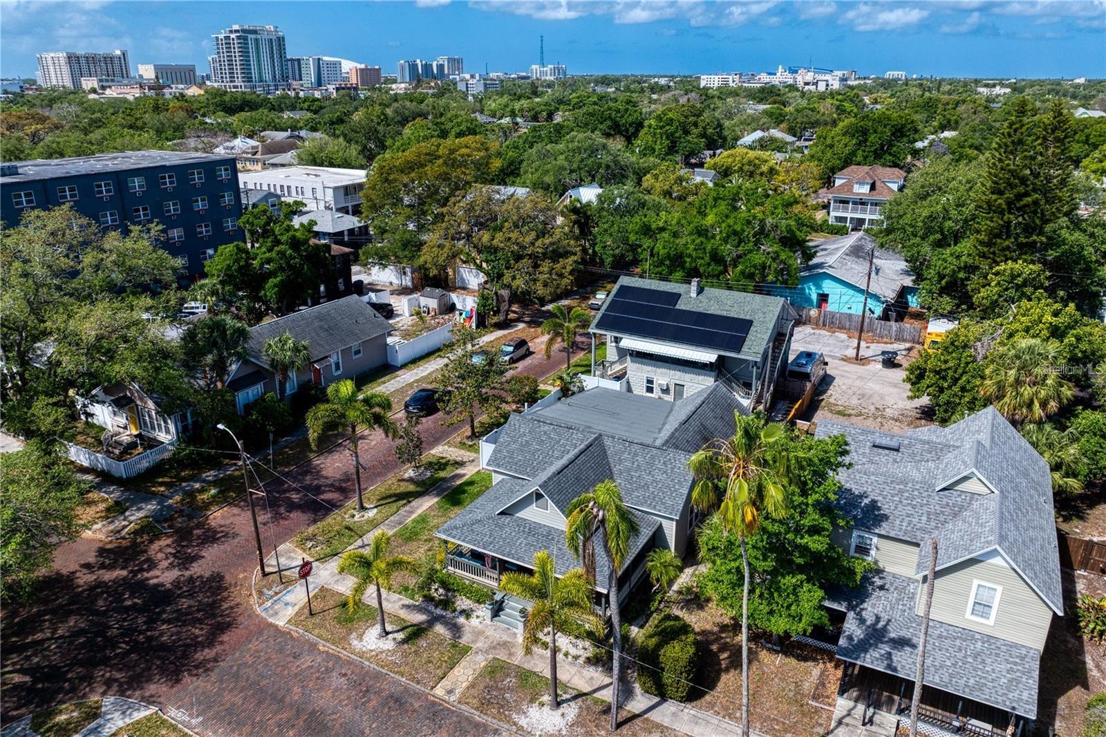 Listing photo id 86 for 802 Dartmoor Street N