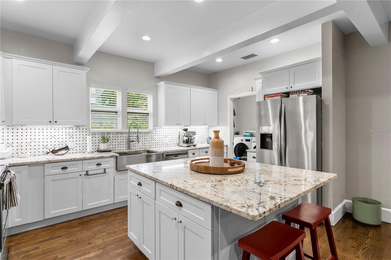 Listing photo id 7 for 802 Dartmoor Street N