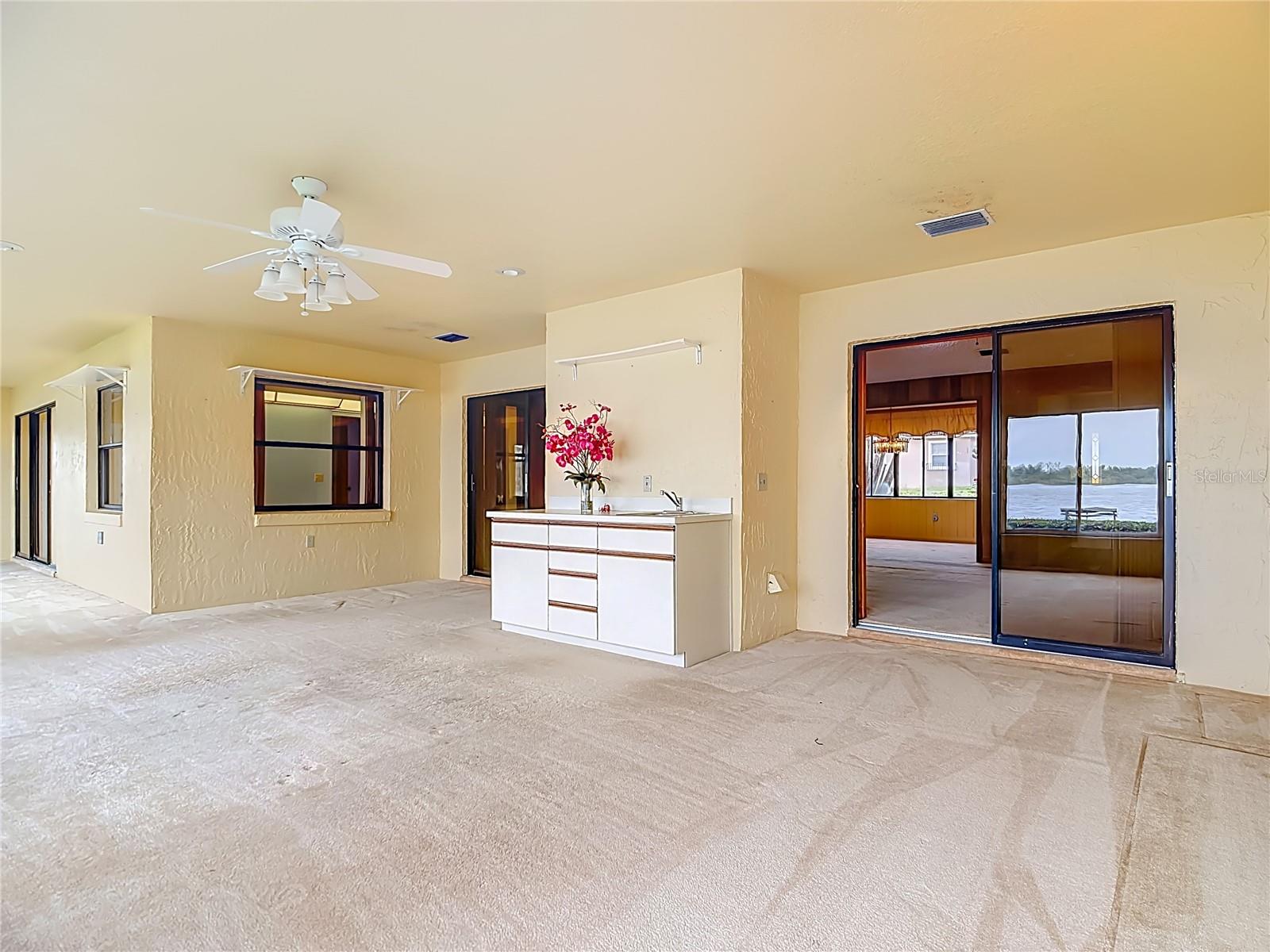 Image 14 of 48 For 247 Lake Pansy Drive