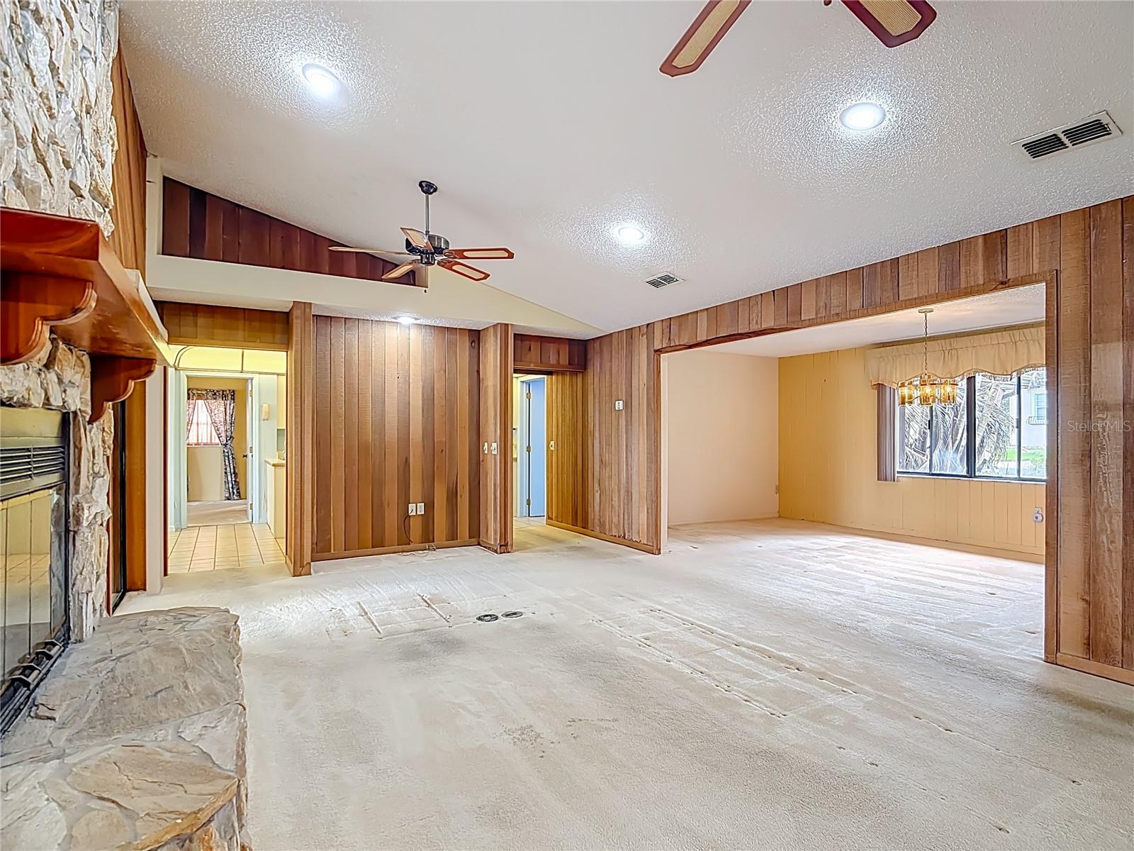 Image 19 of 48 For 247 Lake Pansy Drive