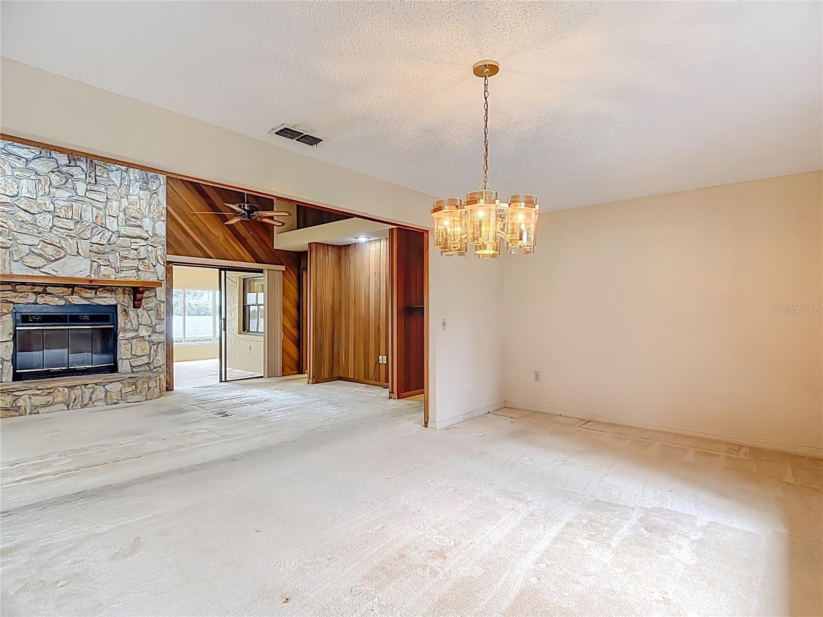 Image 20 of 48 For 247 Lake Pansy Drive