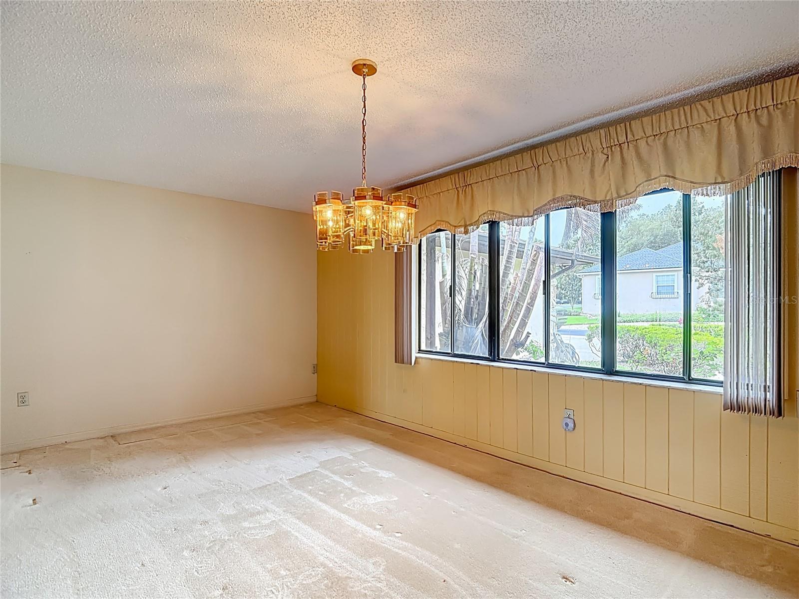 Image 21 of 48 For 247 Lake Pansy Drive