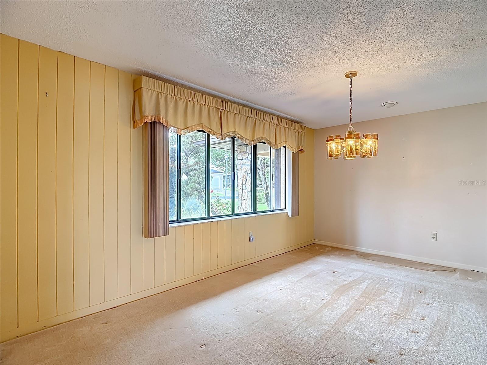 Image 22 of 48 For 247 Lake Pansy Drive