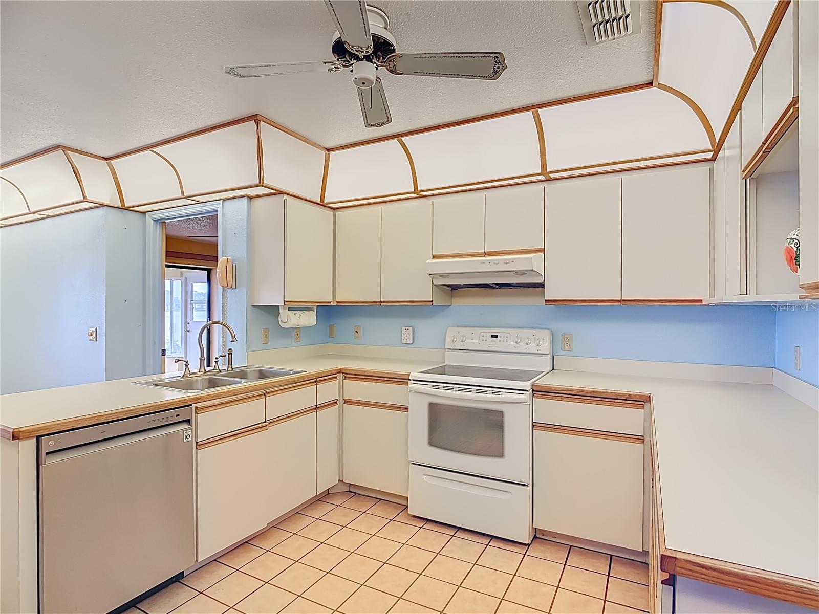 Image 23 of 48 For 247 Lake Pansy Drive