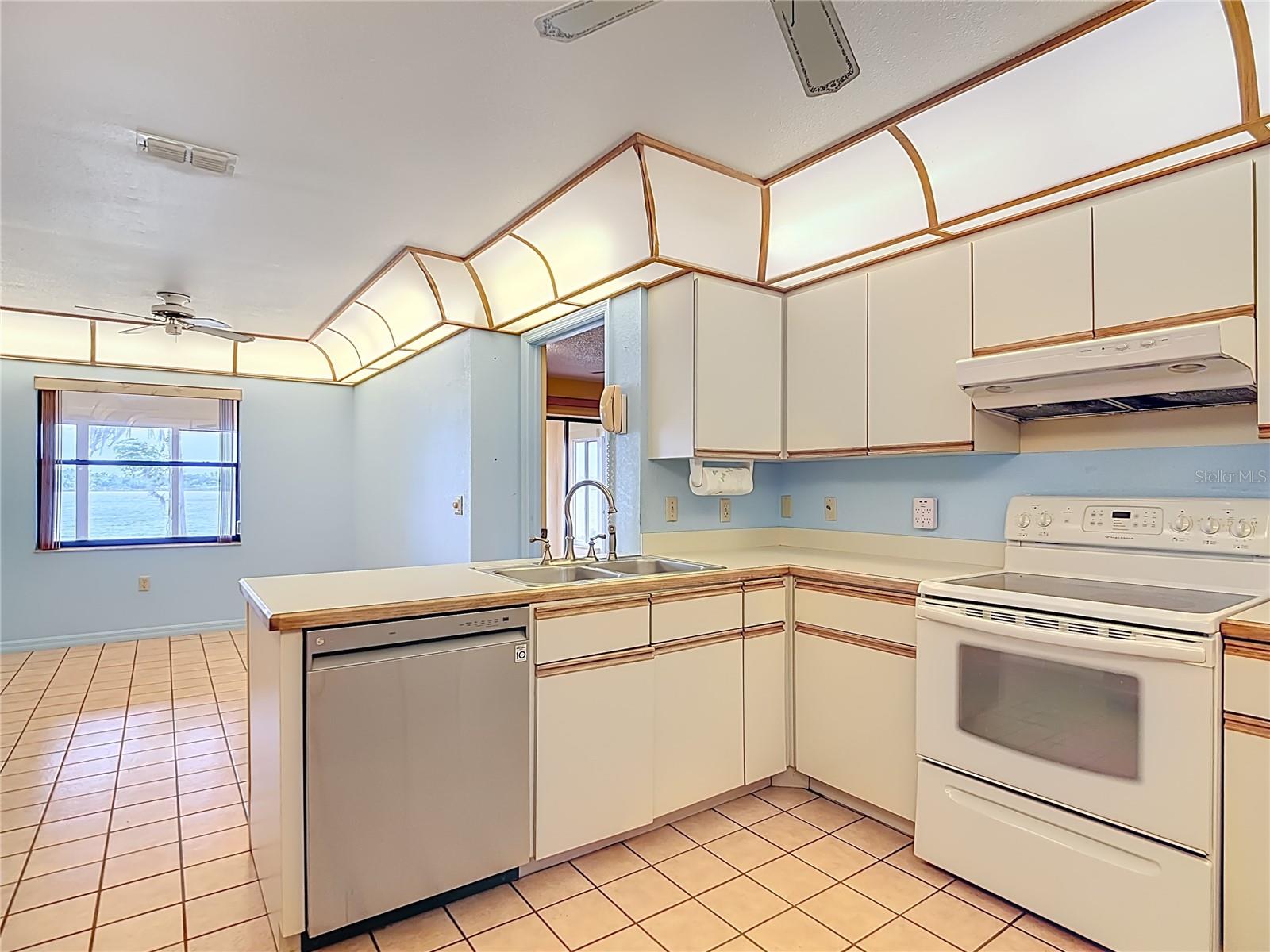 Image 25 of 48 For 247 Lake Pansy Drive