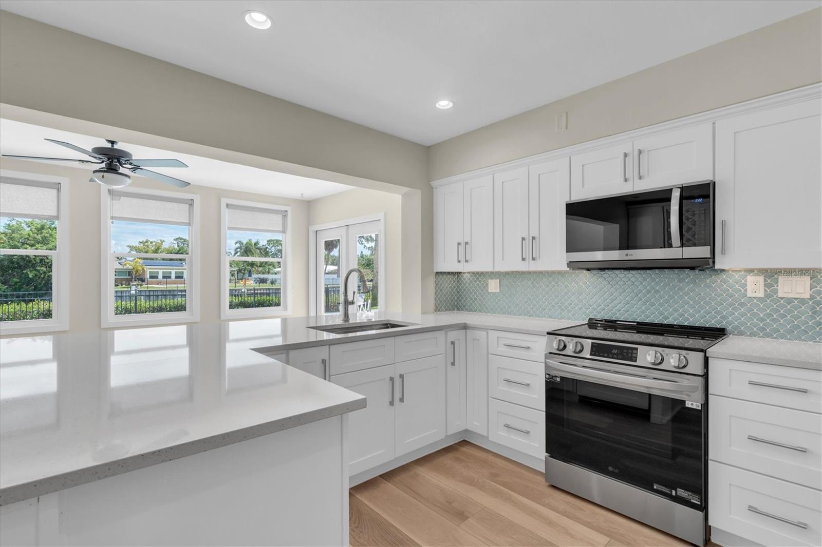 Listing photo id 8 for 4801 Shore Acres Boulevard Ne