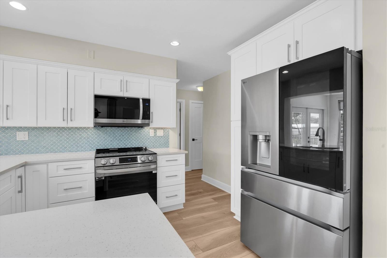 Listing photo id 10 for 4801 Shore Acres Boulevard Ne