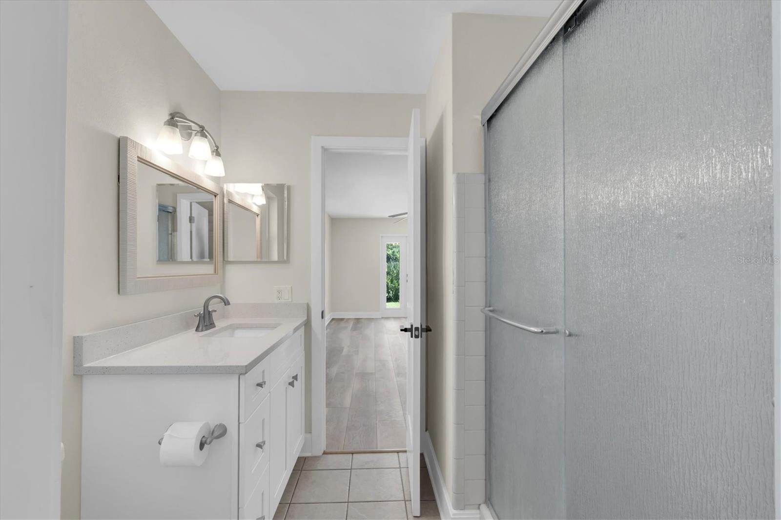 Listing photo id 11 for 4801 Shore Acres Boulevard Ne