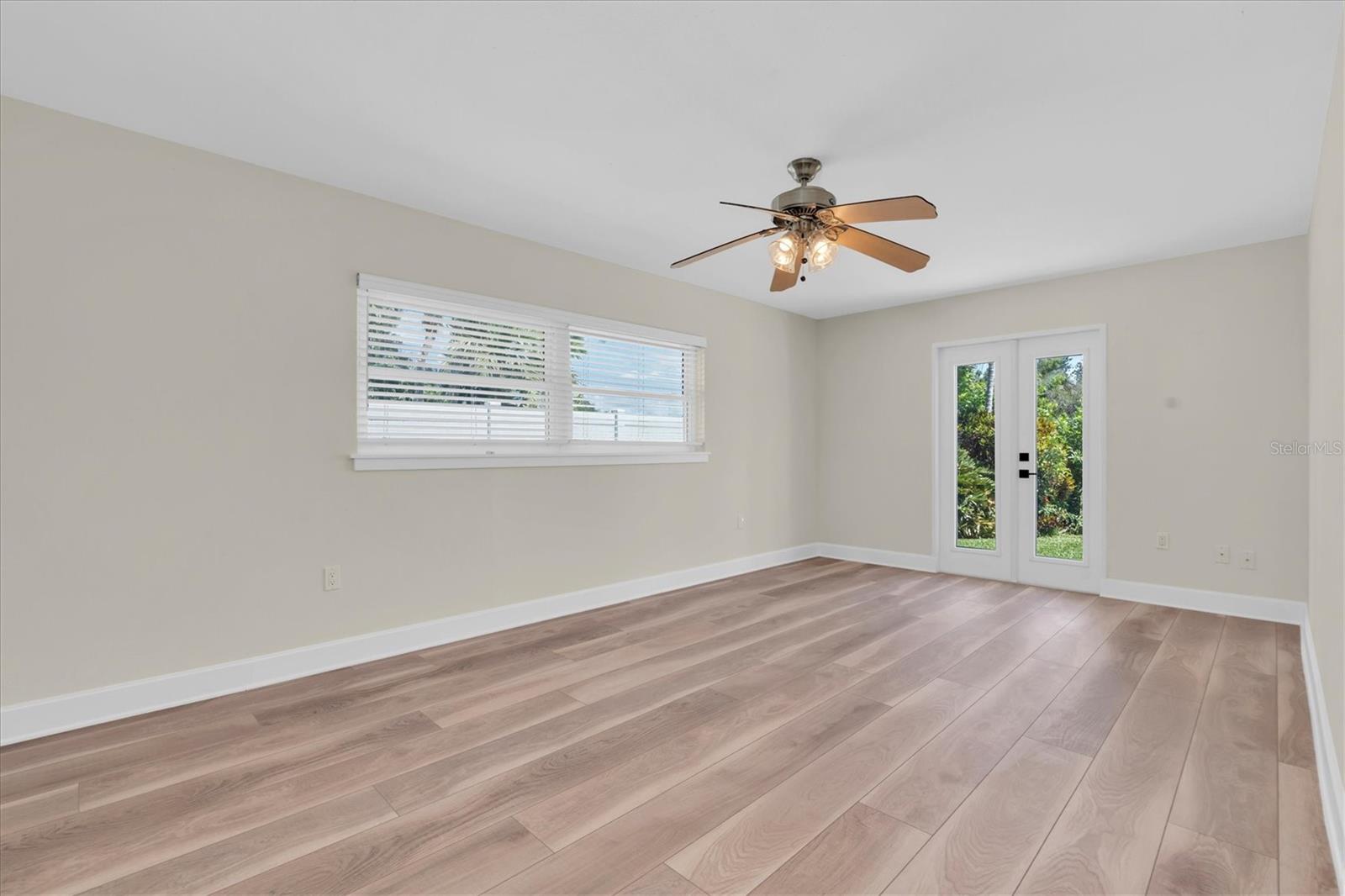 Listing photo id 13 for 4801 Shore Acres Boulevard Ne