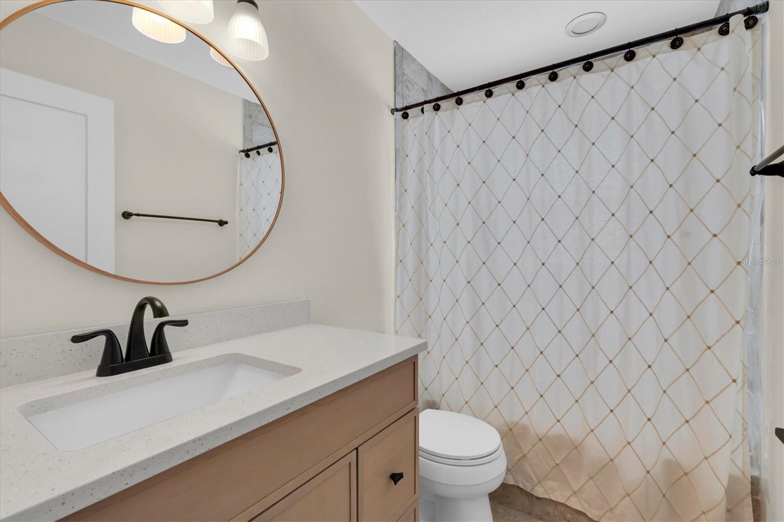 Listing photo id 16 for 4801 Shore Acres Boulevard Ne