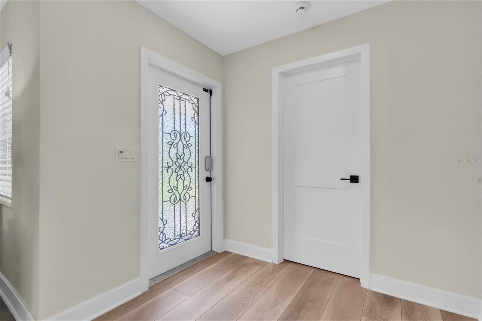 Listing photo id 21 for 4801 Shore Acres Boulevard Ne