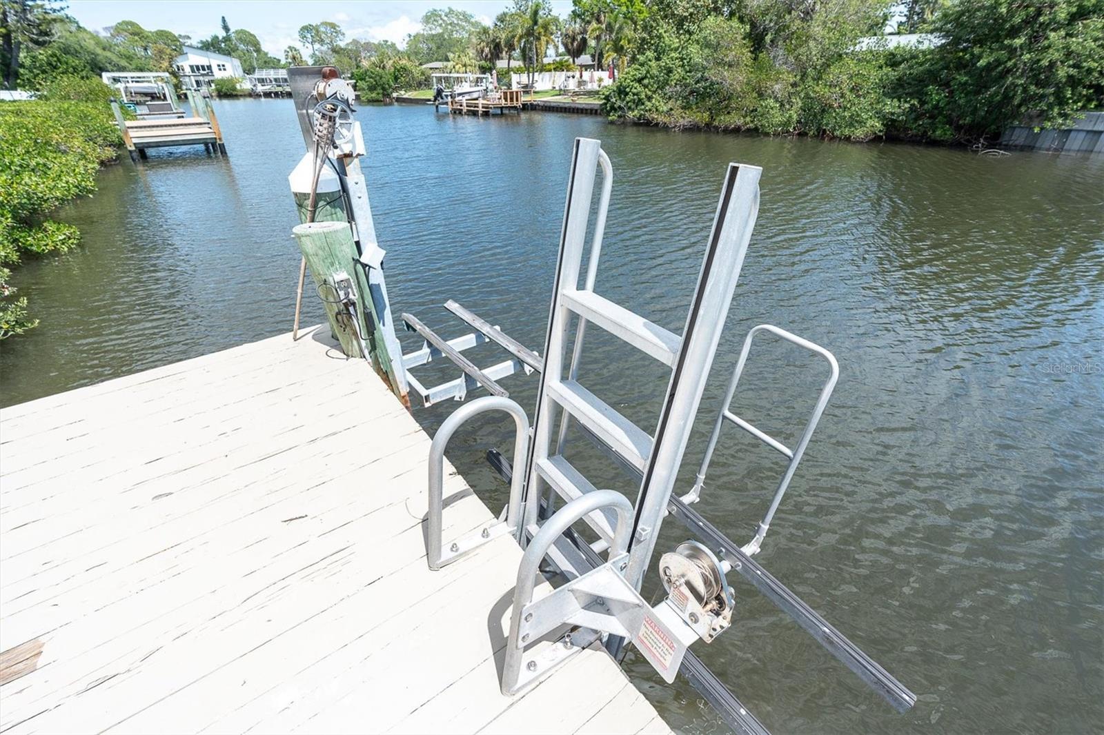 Listing photo id 23 for 4801 Shore Acres Boulevard Ne