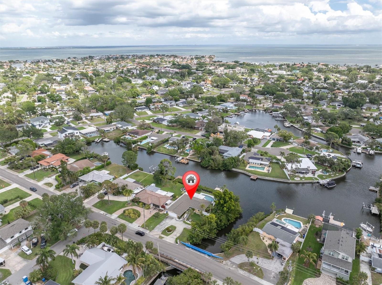 Listing photo id 24 for 4801 Shore Acres Boulevard Ne