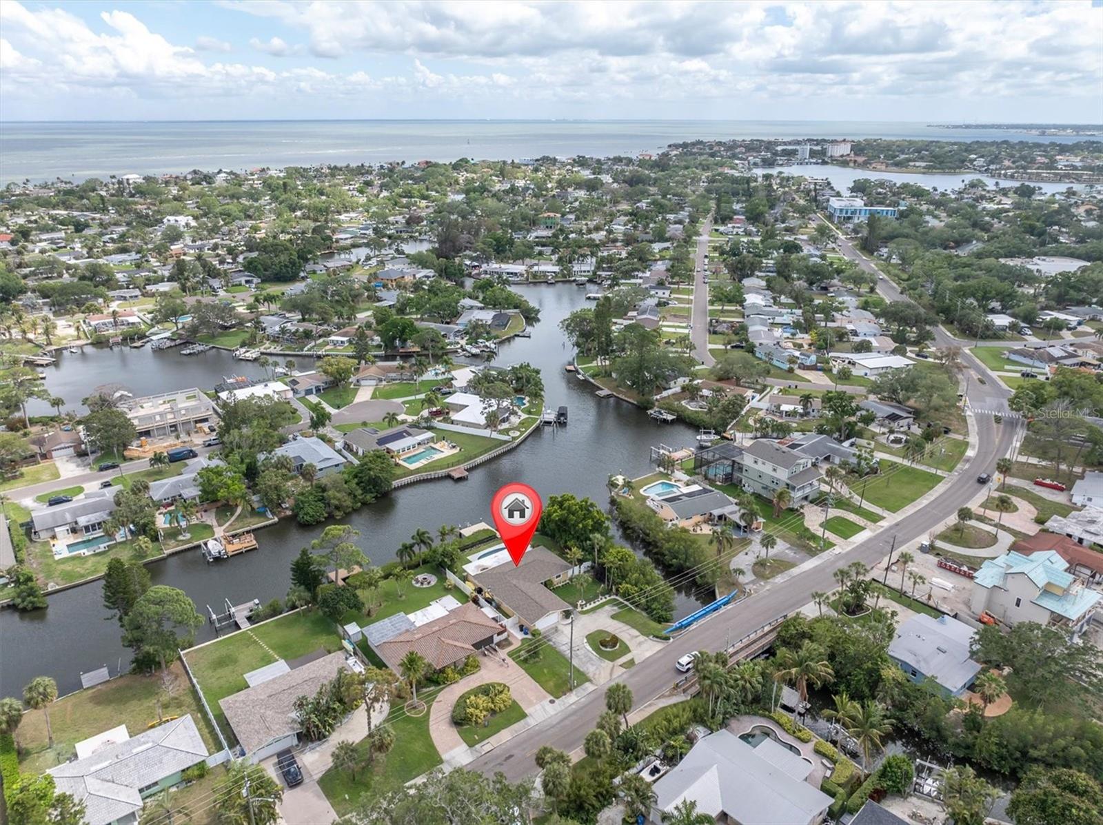 Listing photo id 25 for 4801 Shore Acres Boulevard Ne