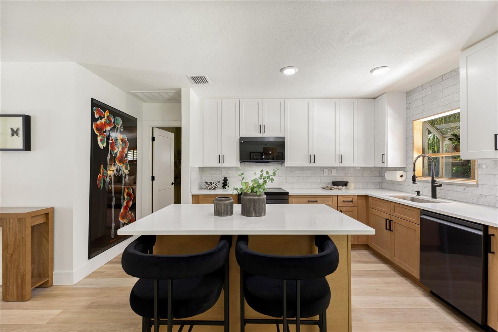 Image 11 of 67 For 4618 Bayshore Boulevard Ne