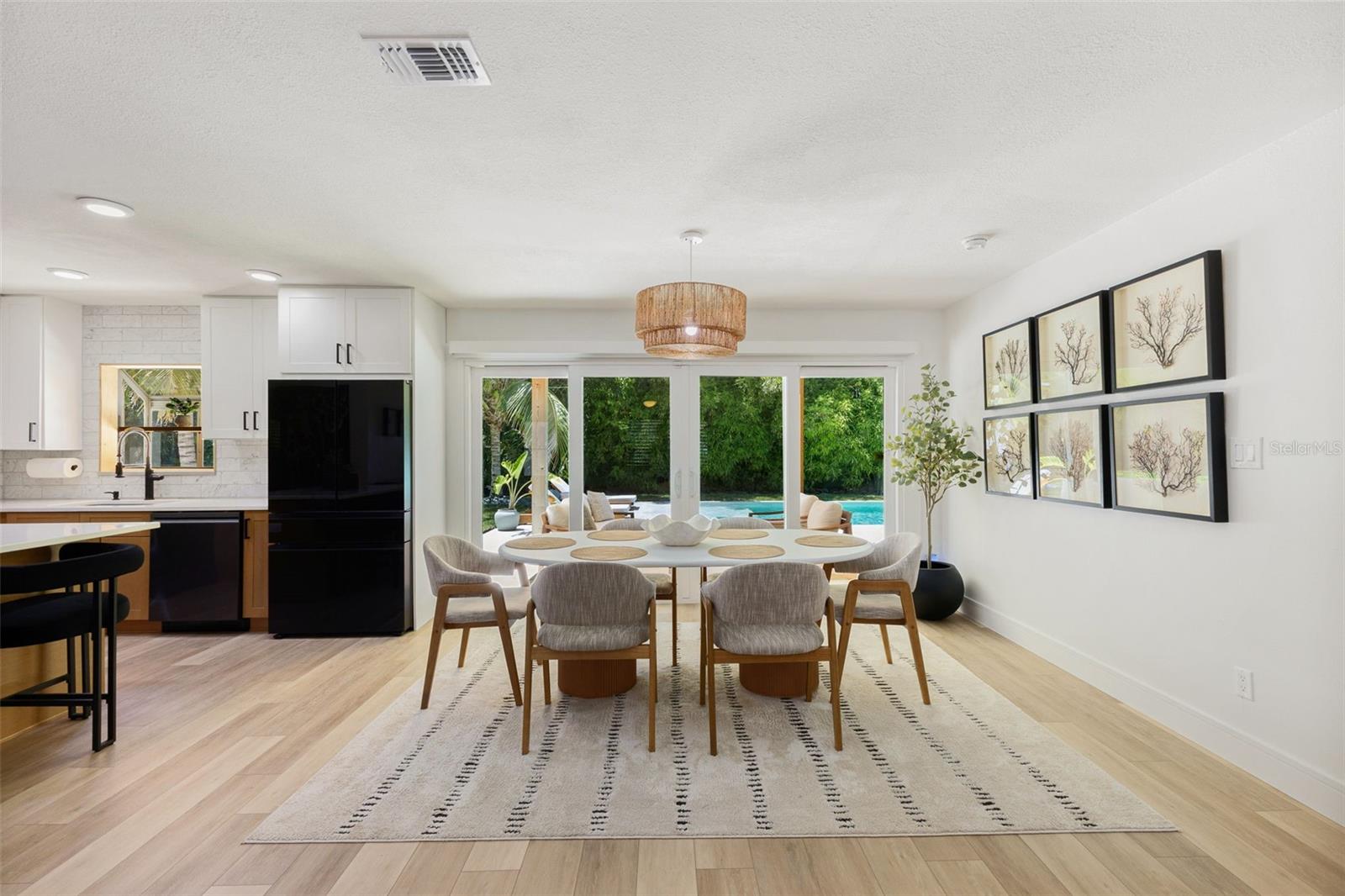 Image 17 of 67 For 4618 Bayshore Boulevard Ne